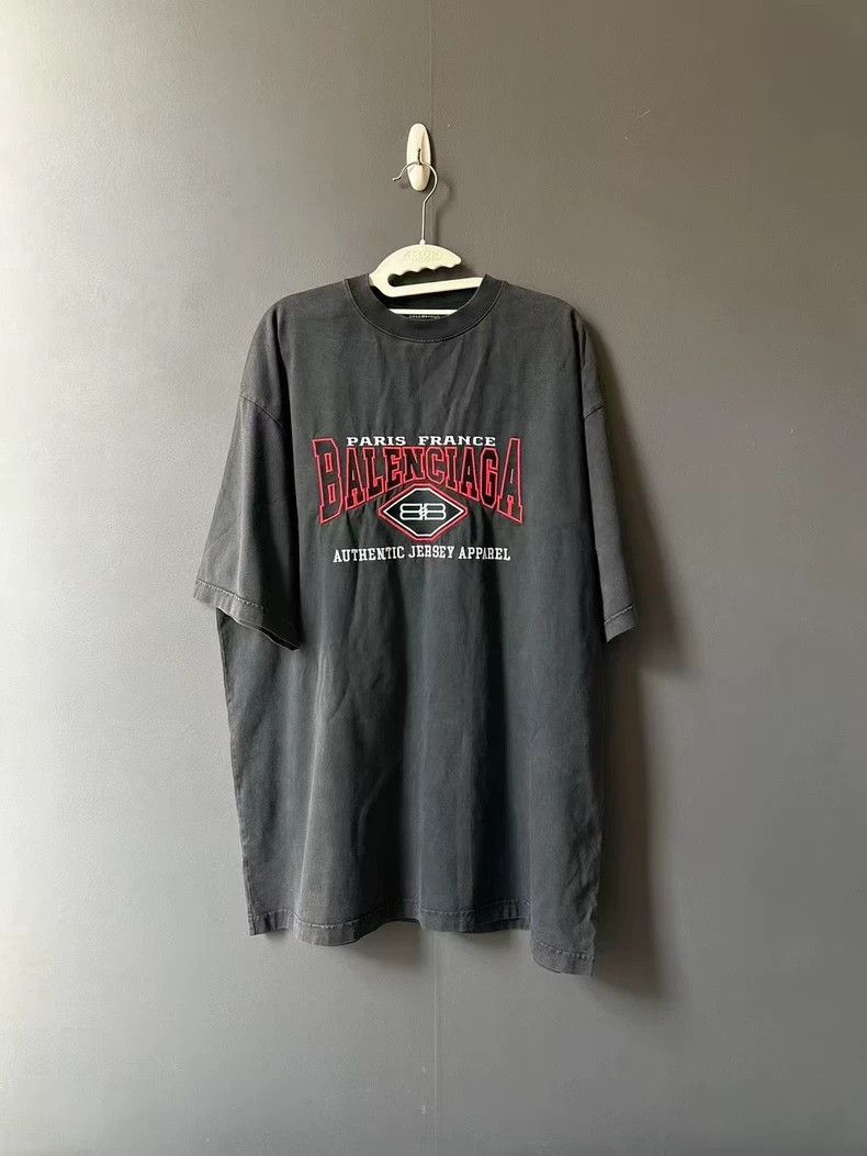 Balenciaga Balenciaga Bat Short Sleeve Size US M / EU 48-50 / 2 - 1 Thumbnail
