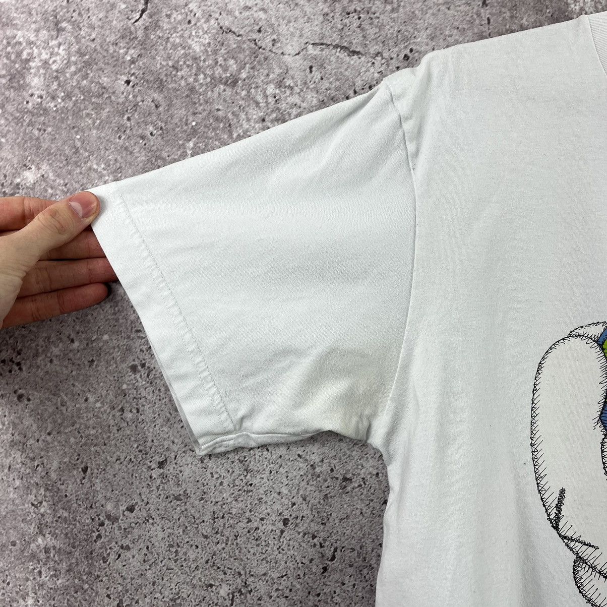 Kaws × Uniqlo Uniqlo x Kaws T-Shirt Planet Earth Big Logo Y2K Size M Size US M / EU 48-50 / 2 - 5 Thumbnail