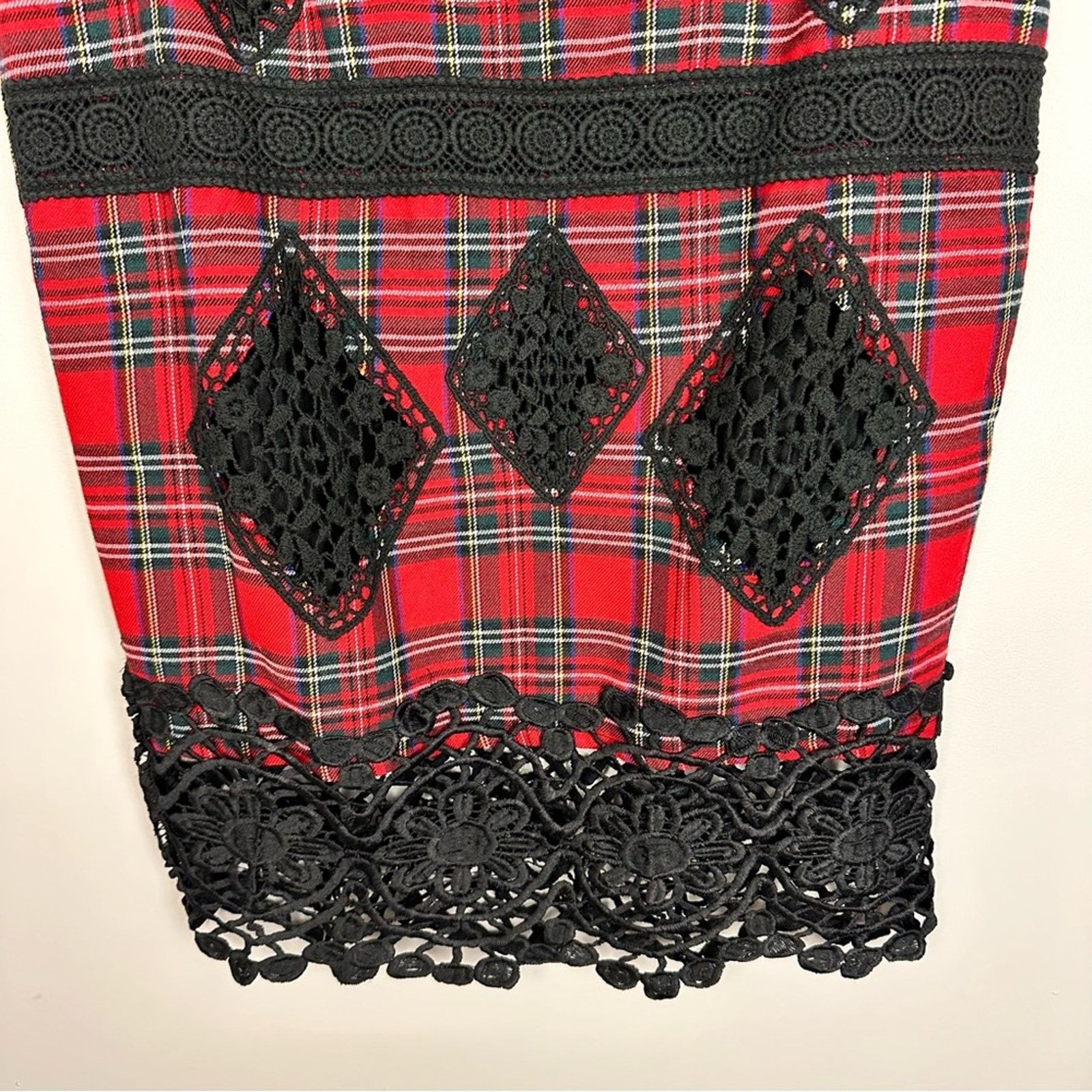 Other Endless Rose Red Plaid Pencil Skirt Crochet Appliqué Medium Size 28" / US 6 / IT 42 - 5 Thumbnail