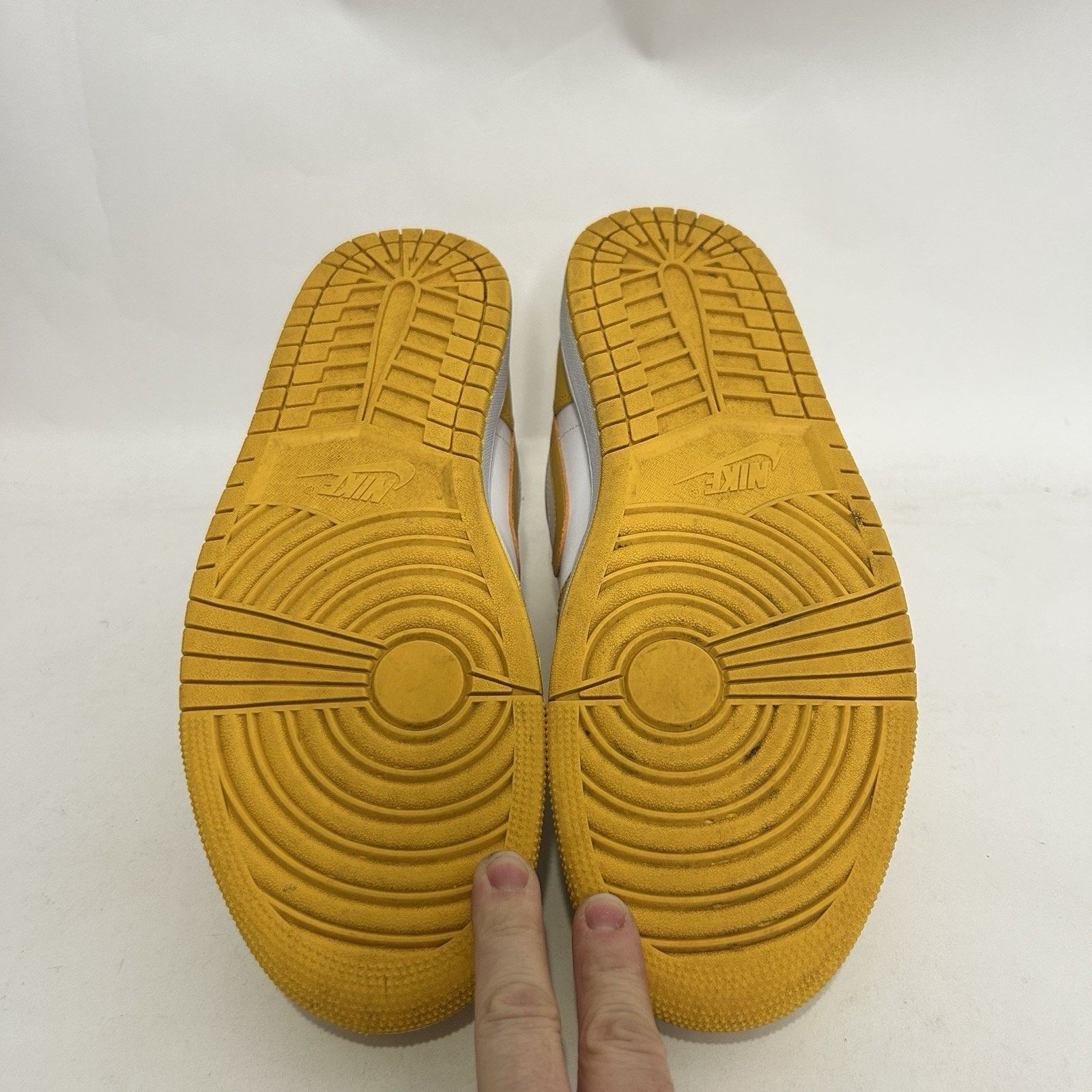 Jordan Brand Nike Air Jordan 1 Low “Pollen/Yellow White” 553558-171 Size US 13 / EU 46 - 7 Thumbnail