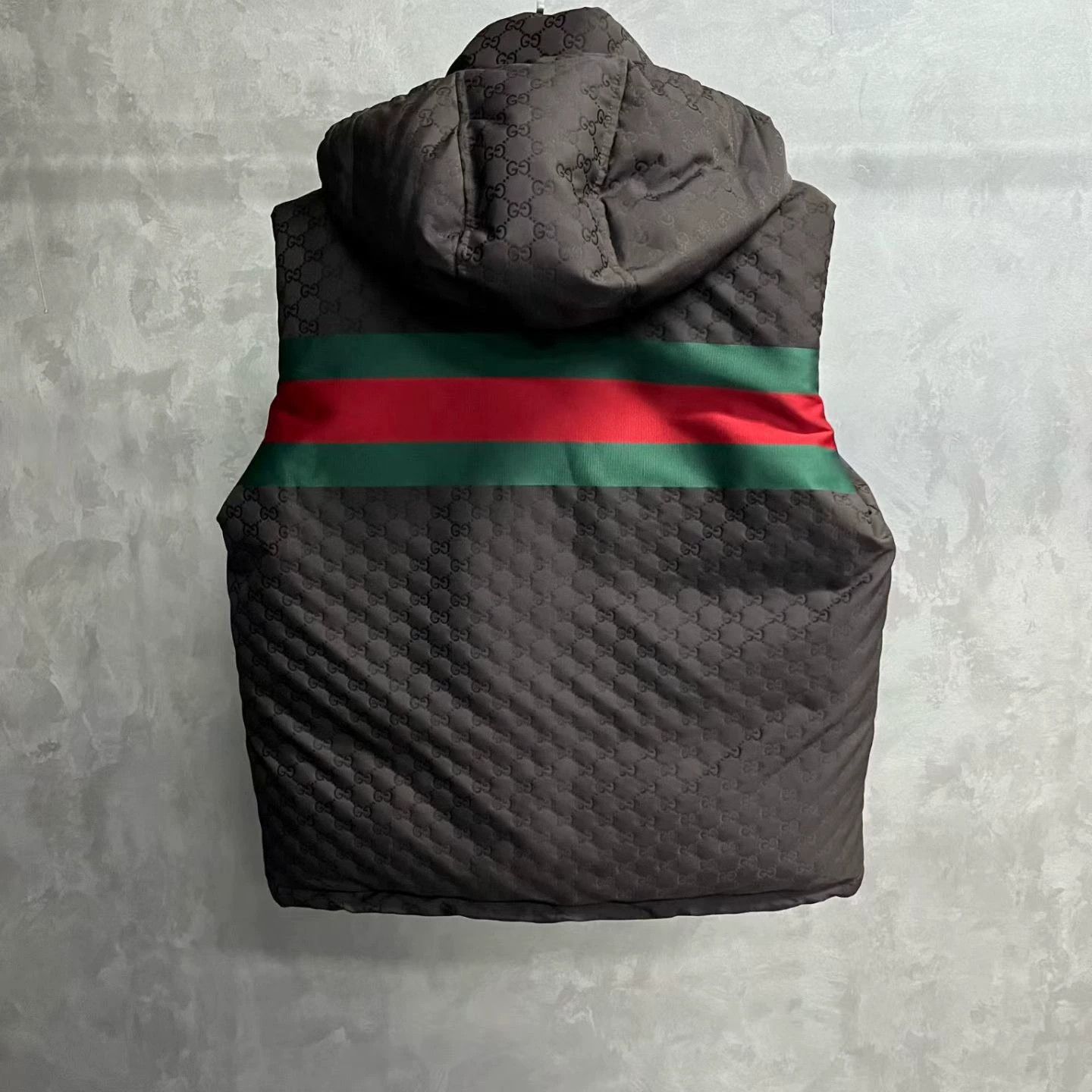 Gucci gucci sleeveless vest with removable hood Size US L / EU 52-54 / 3 - 5 Thumbnail