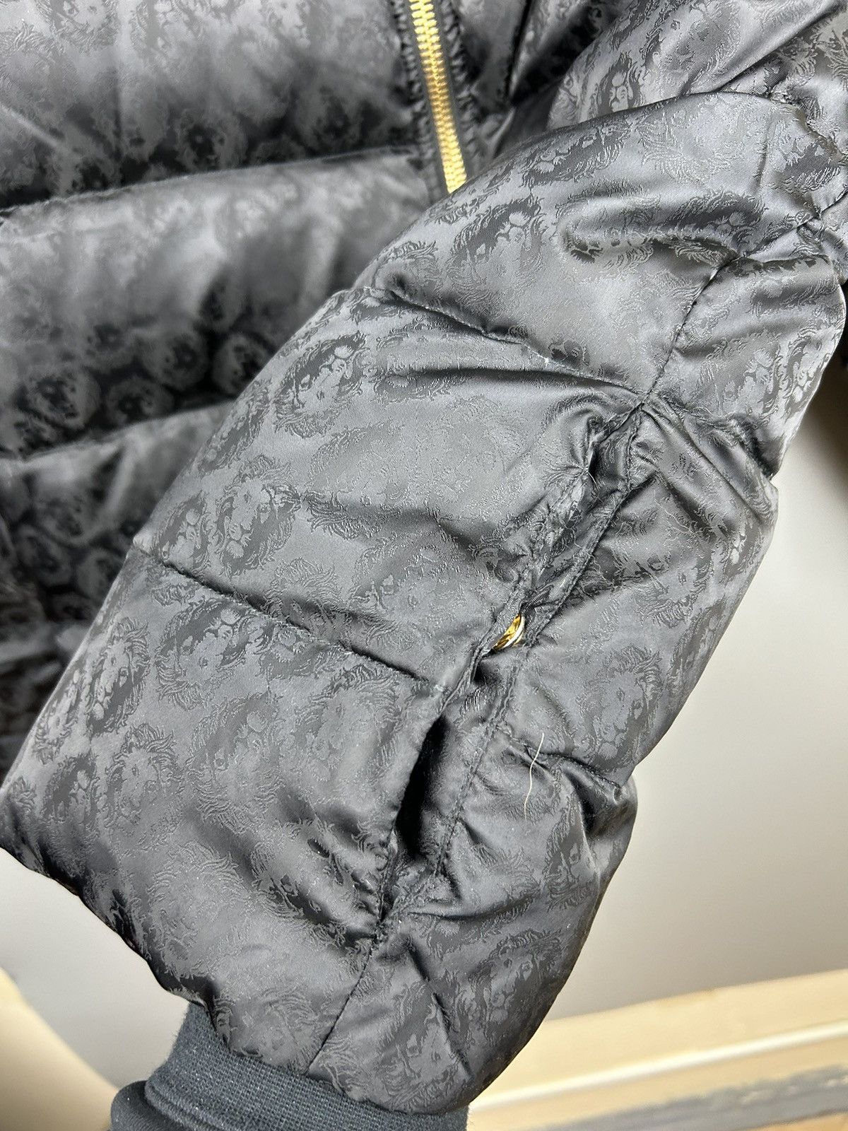 Versace × Versus × Versus Versace Versus Versace Down Jacket Lion Monogram Size US M / EU 48-50 / 2 - 11 Thumbnail