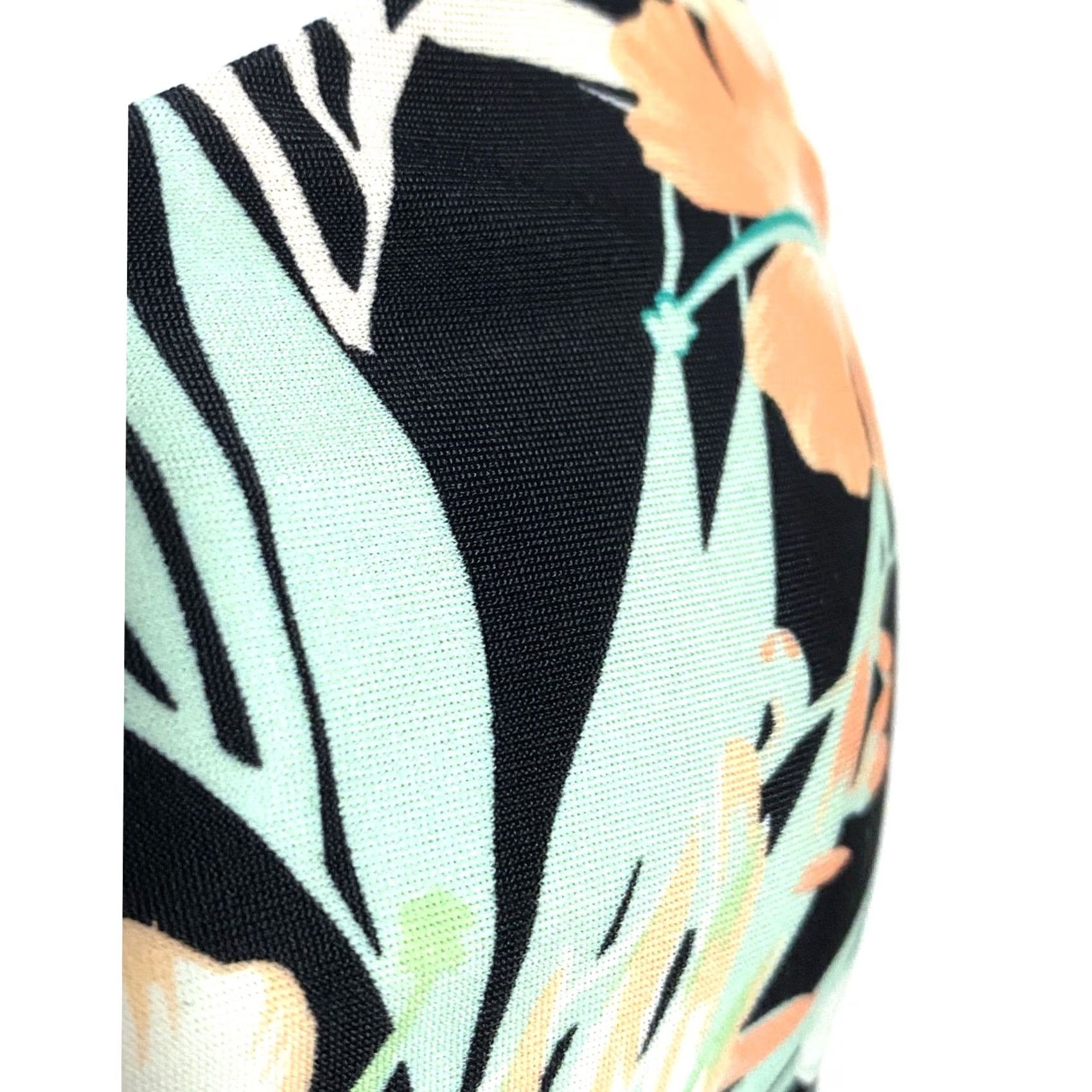 Vintage Lascana Venus Sporty Bikini Top Black Floral Racerback Athletic Top Women 4 Beach Vacation Tropical Nautical 90s-style? Size S / US 4 / IT 40 - 4 Thumbnail