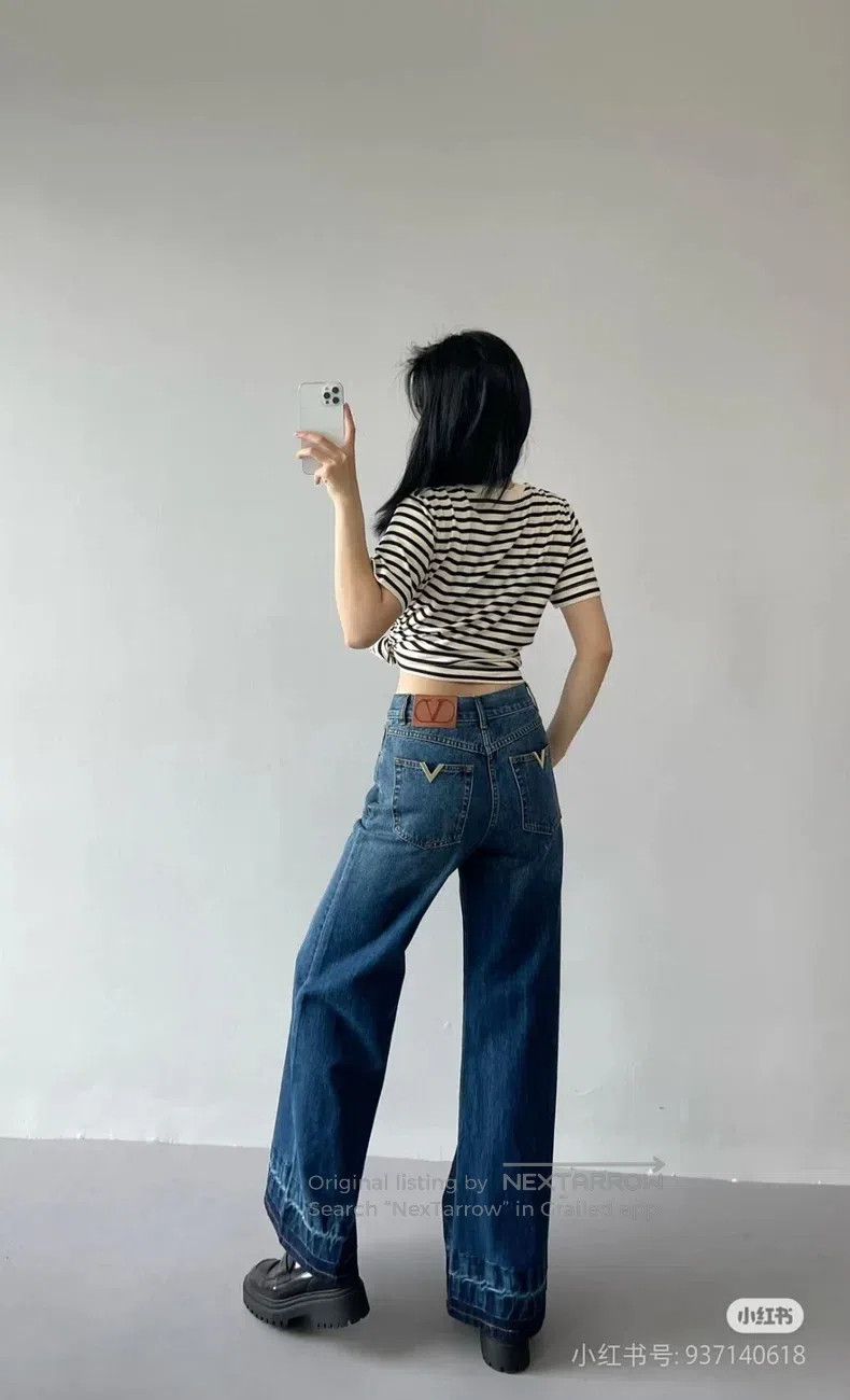 Valentino Valentino Mid-rise zippered loose wide-leg jeans Size 26" / US 2 / IT 38 - 1 Thumbnail