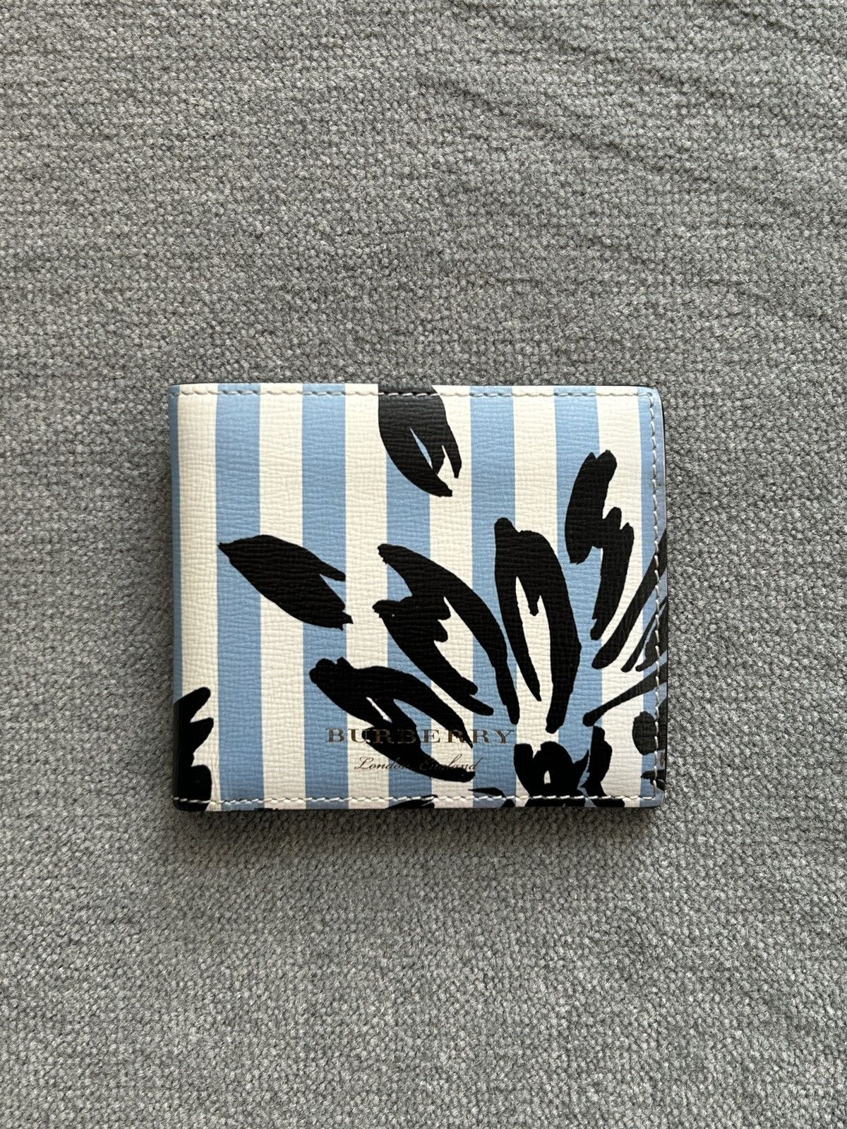 Burberry Burberry Grained Leather Bi-Fold Wallet NEW 700$ Size ONE SIZE - 1 Thumbnail