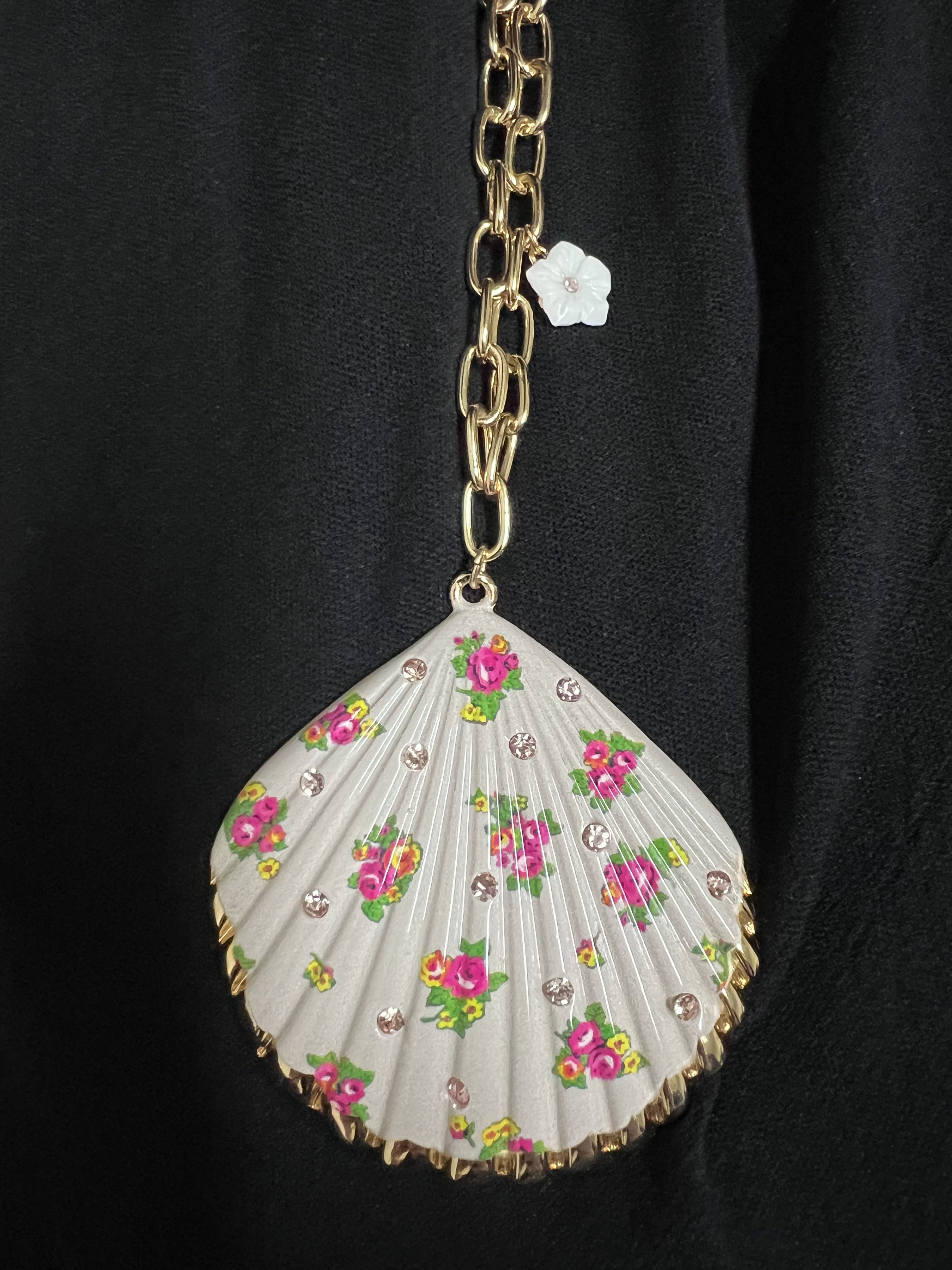 Betsey Johnson New with Tag Betsey Johnson Scallop Seashell Necklace Size ONE SIZE - 9 Thumbnail