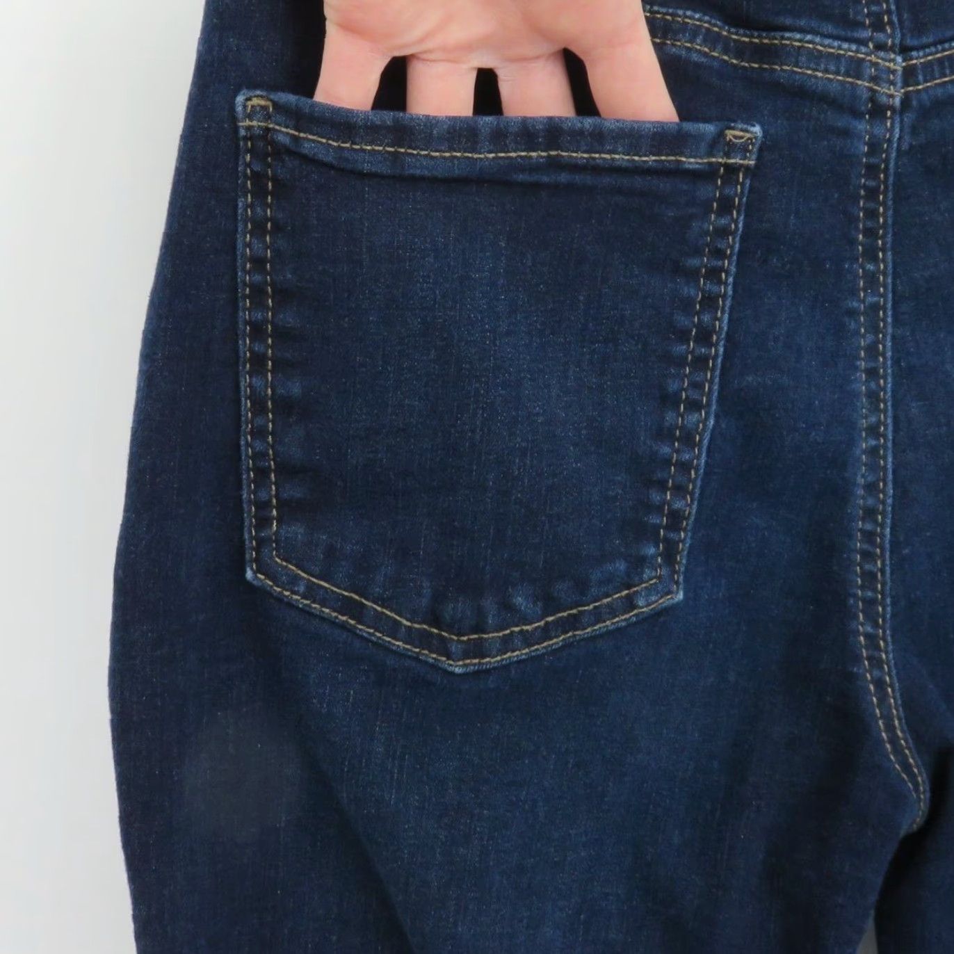 Vintage **SO Juniors Women 5 High Rise Flare Dark Blue Denim Jeans Pockets** User: **SO Juniors Women 5 High Rise Flare Blue Denim Jeans Pockets** Size 27" / US 4 / IT 40 - 5 Thumbnail