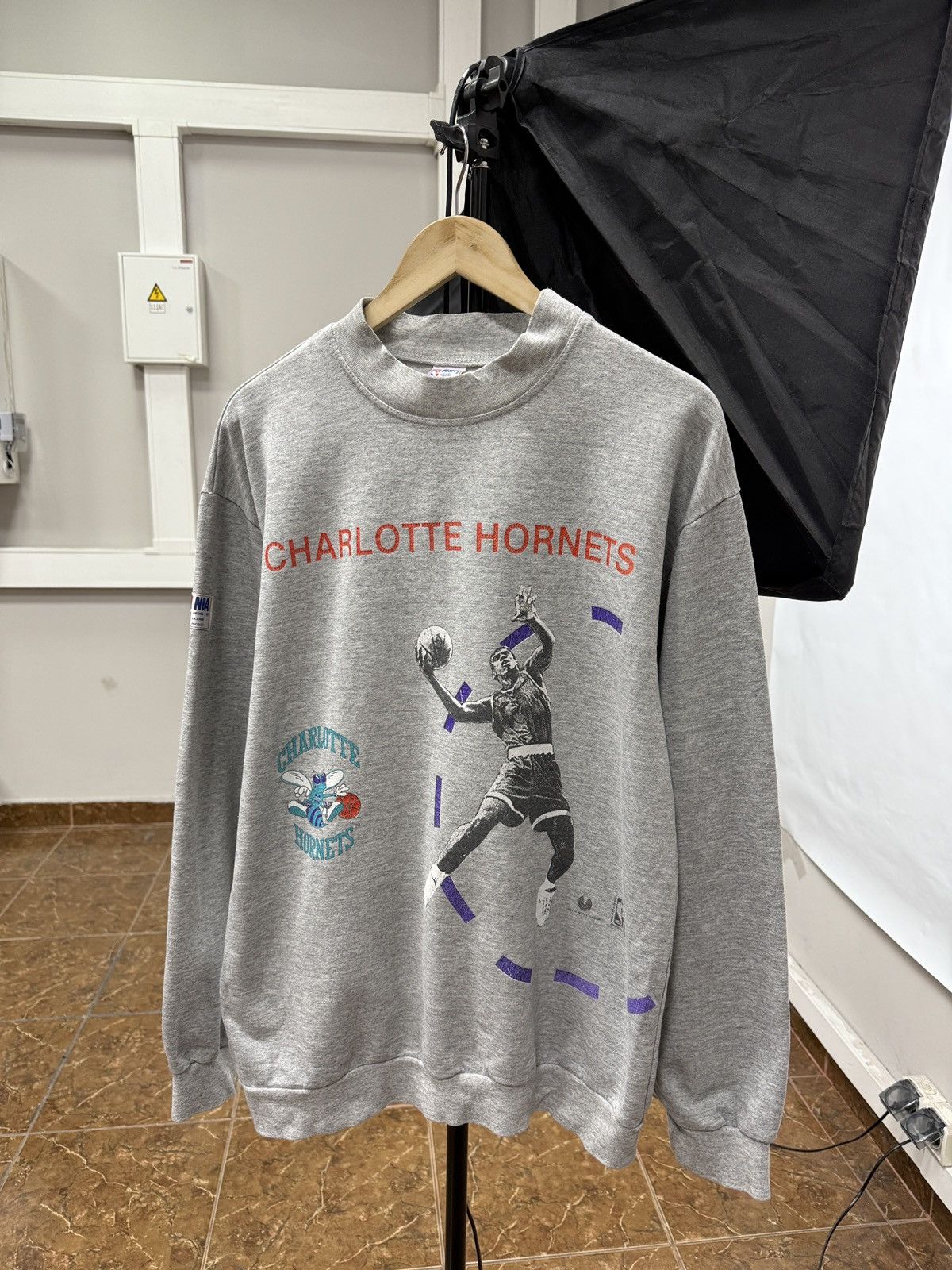 🇺🇸 Vintage 90s Charlotte Hornets Larry Johnson NBA Sweatshirt