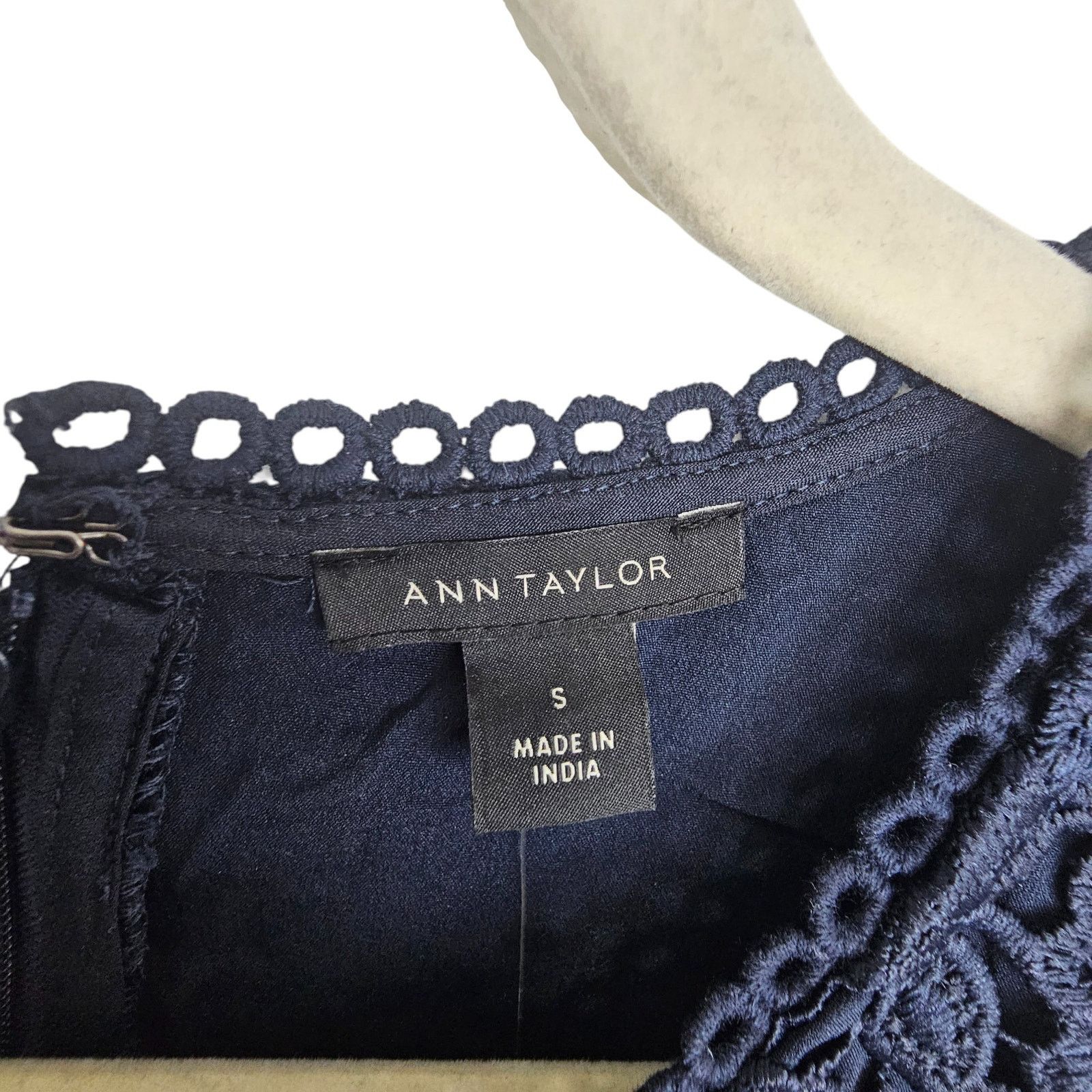 Ann Taylor Ann Taylor Womens Floral Crochet Lace Top Sz S Dark Romantic Size S / US 4 / IT 40 - 5 Thumbnail