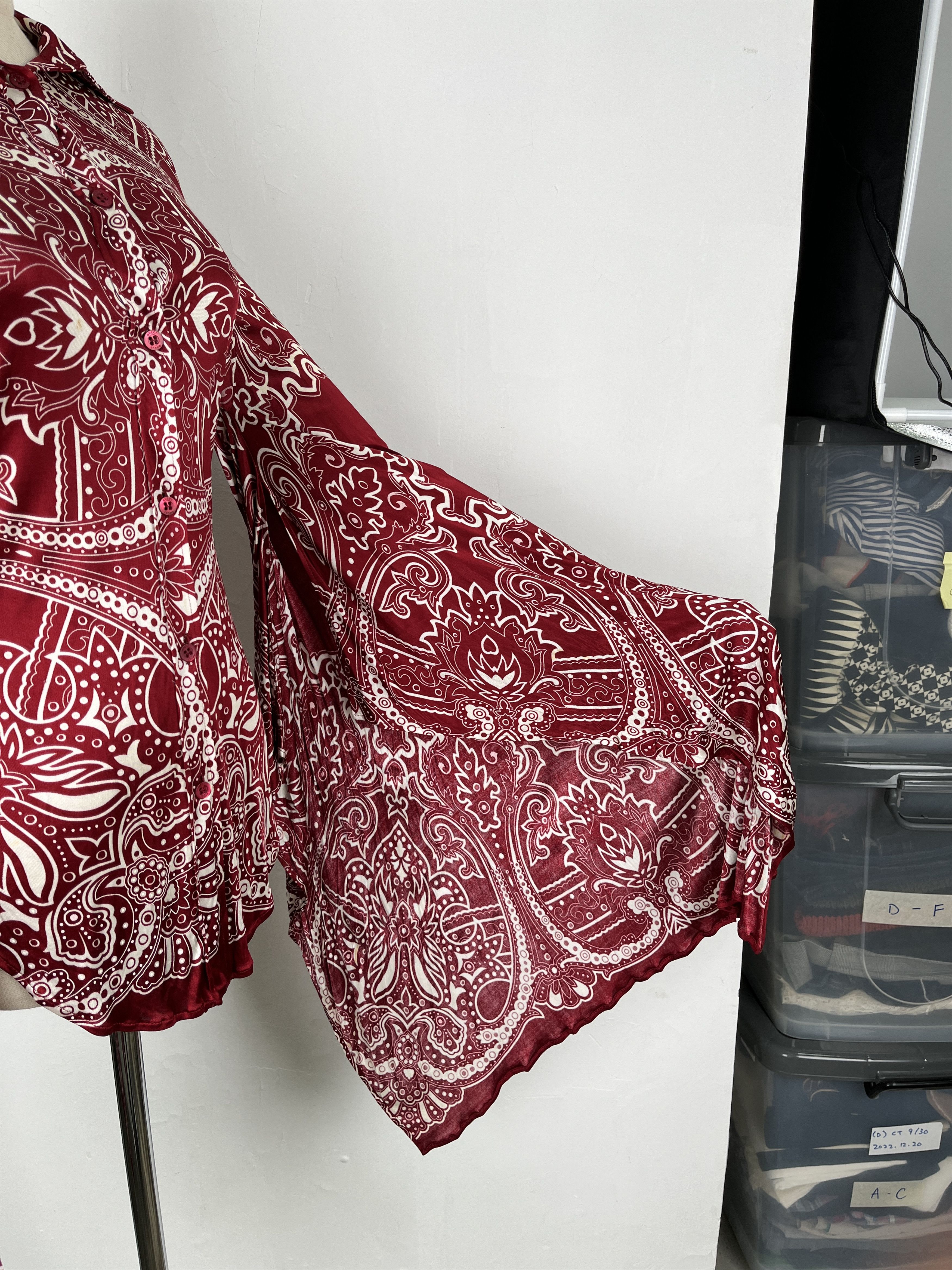Gucci Gucci Burgundy Paisley Print Bell Sleeve Blouse Size M / US 6-8 / IT 42-44 - 3 Thumbnail
