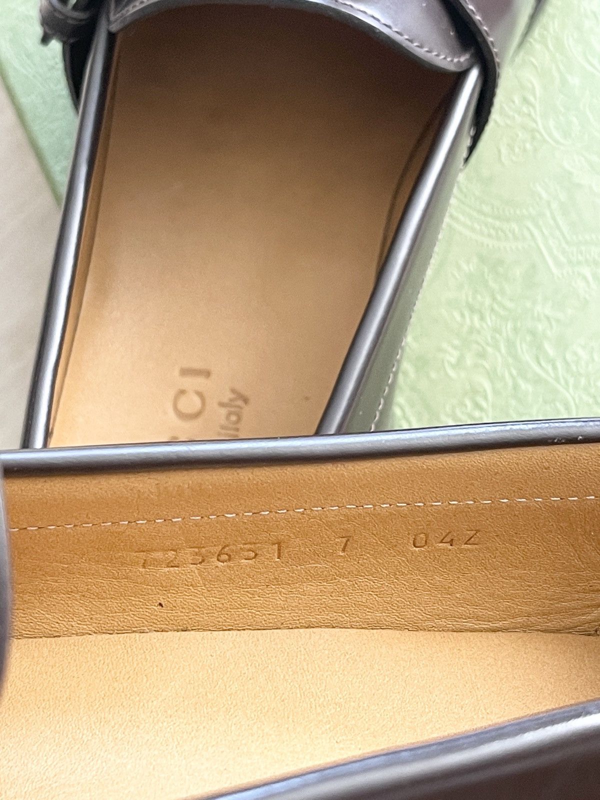 Gucci STEAL! Gucci Logo Plague Leather Loafers Size US 7 / EU 40 - 9 Thumbnail