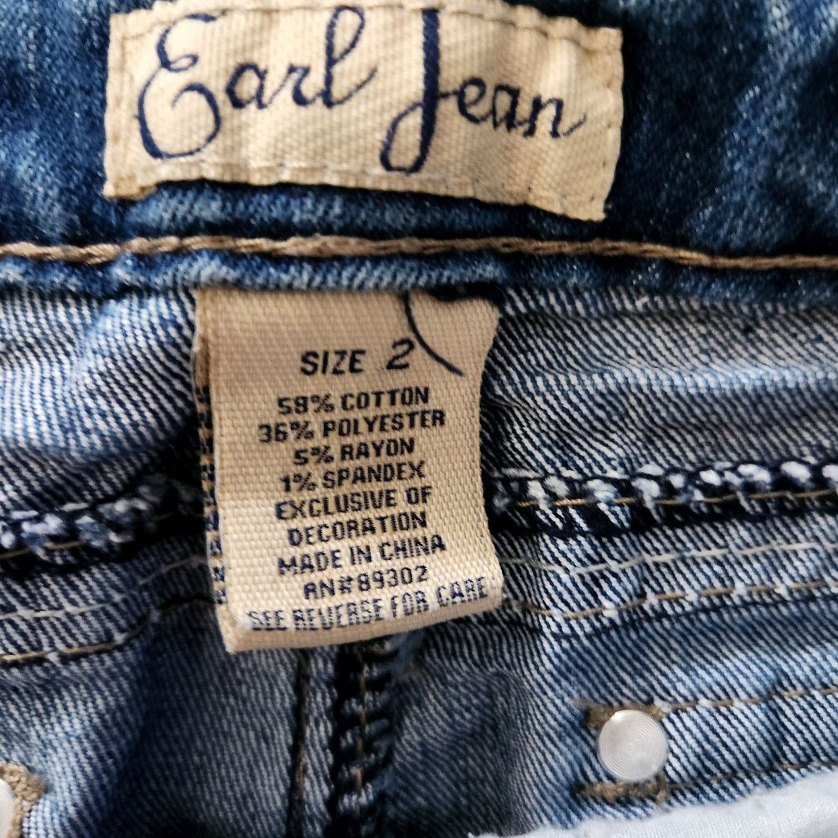 Vintage Earl Jeans Womens Jeans Size 2 Embroidered Embellished Stretch Flip Pocket Denim Blue Straight Mom Jeans Womens Size 2 Size 26" / US 2 / IT 38 - 4 Thumbnail