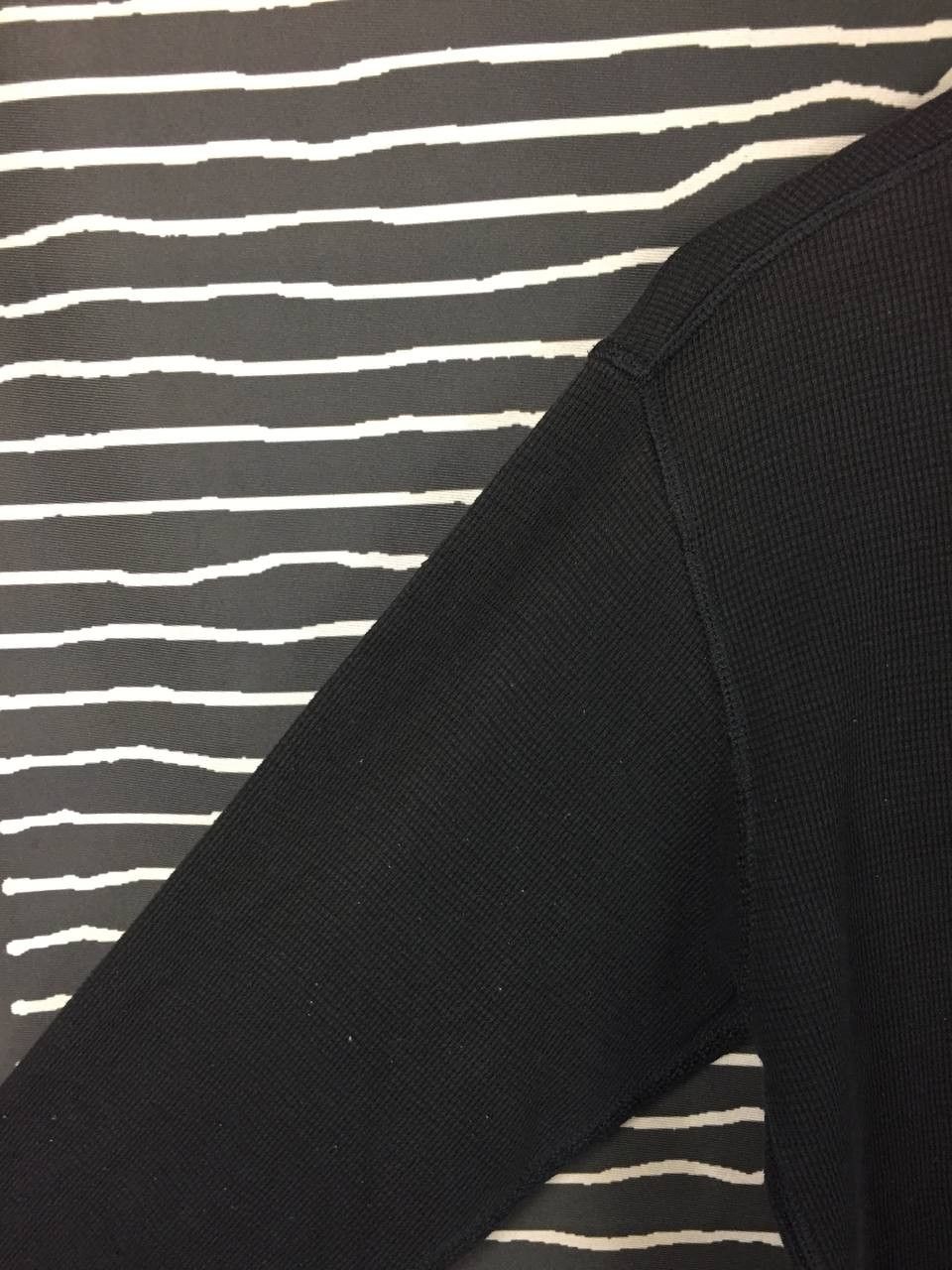 Uniqlo Uniqlo Waffle Knit Thermal Henley Long Sleeve Tee Size L Size US L / EU 52-54 / 3 - 11 Thumbnail