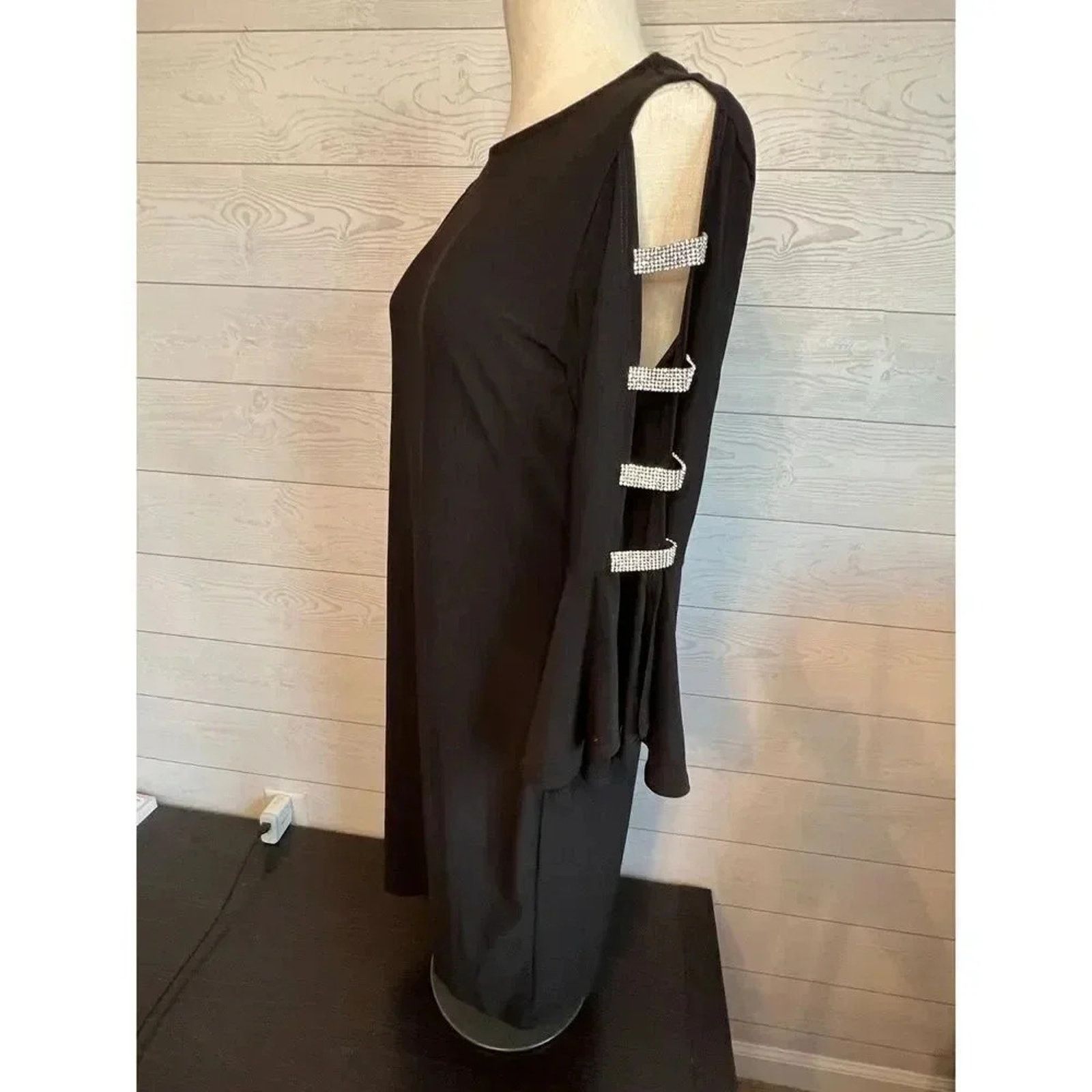 Other Tiana B. black cocktail dress /ladder sleeves Size medium Size M / US 6-8 / IT 42-44 - 6 Thumbnail
