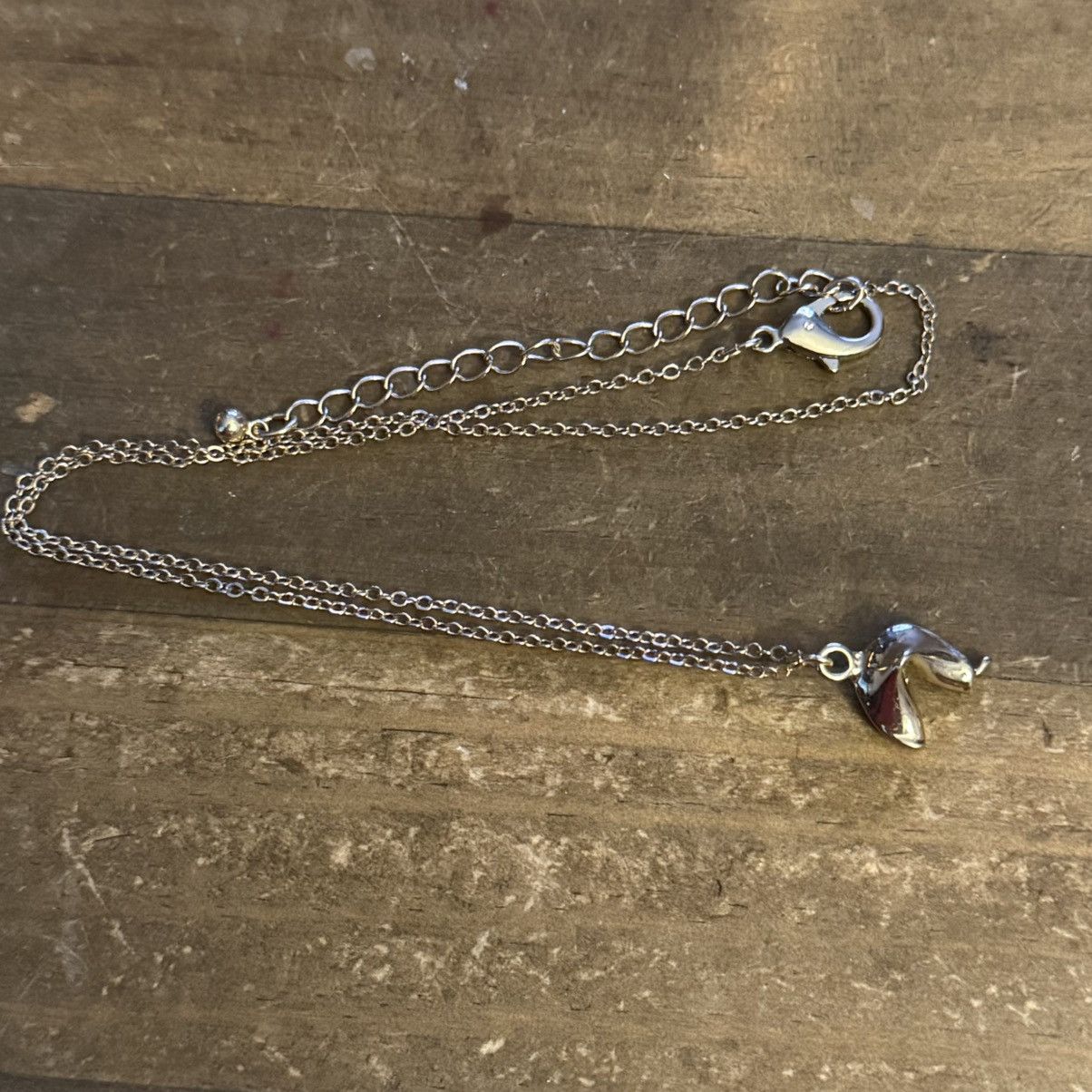Other Gold tone fortune cookie pendant necklace Size ONE SIZE - 3 Thumbnail