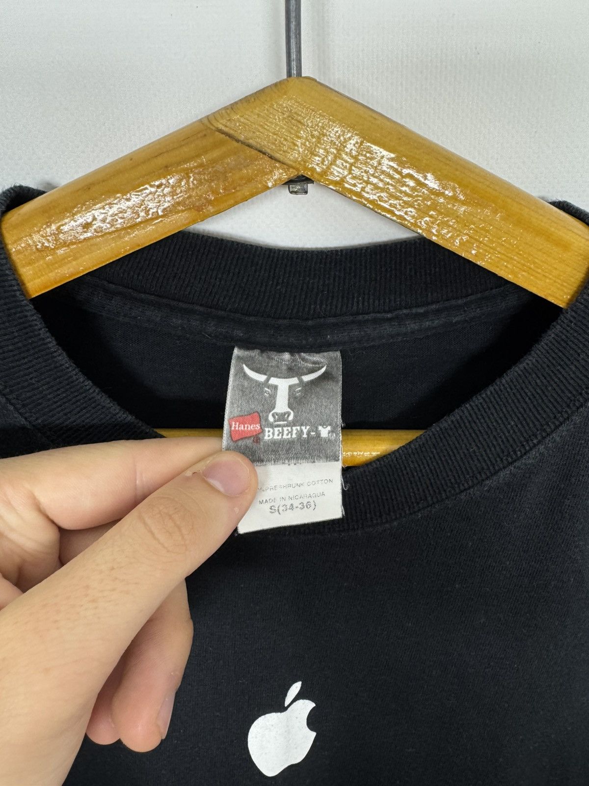 Hanes Vintage Y2K Apple Logo Employee T-Shirt Size US S / EU 44-46 / 1 - 9 Thumbnail