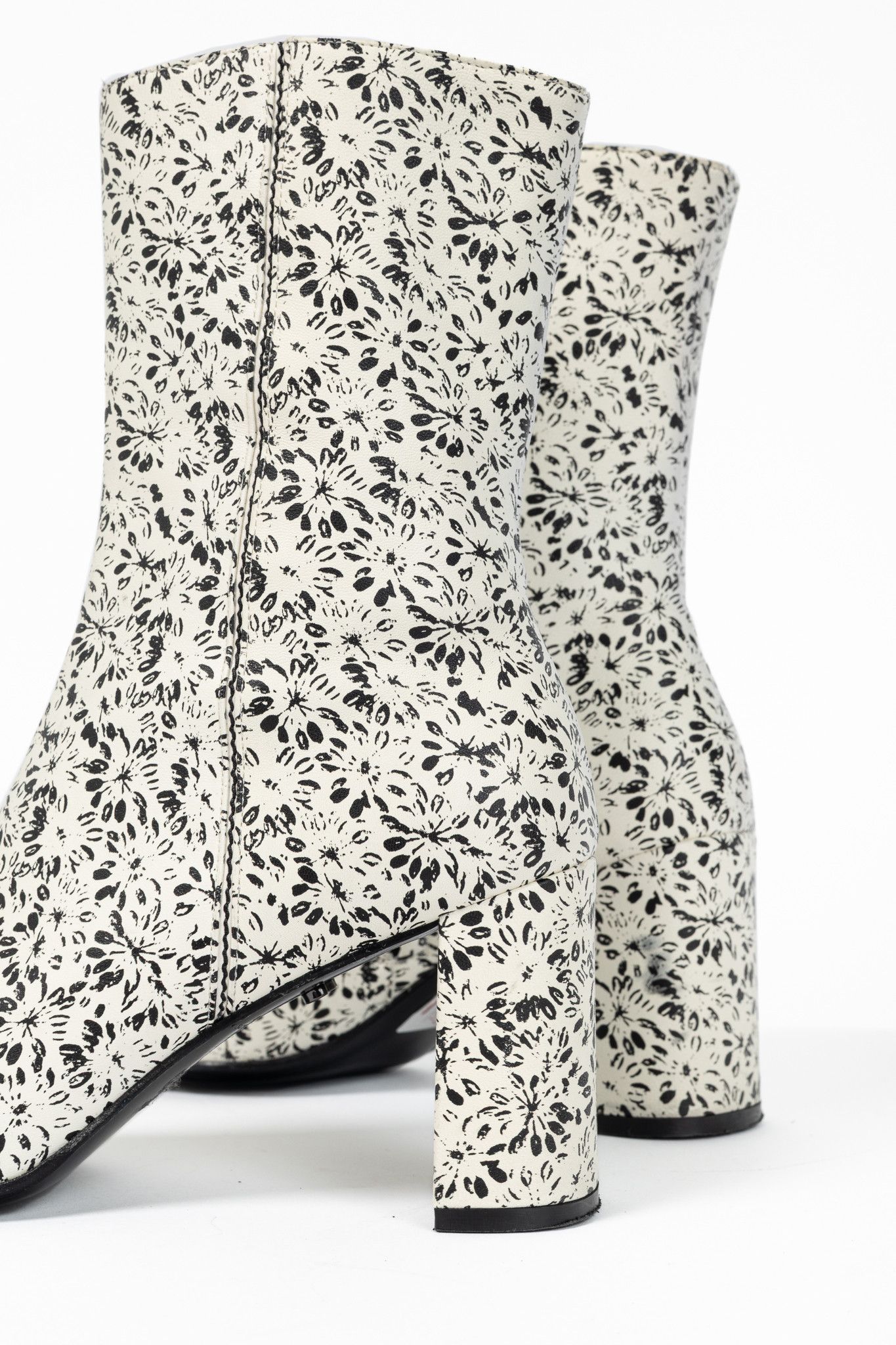 DOROTHEE SCHUMACHER Dorothee Schumacher White & Black Floral-Print Leather Boots Size US 8 / IT 38 - 7 Thumbnail