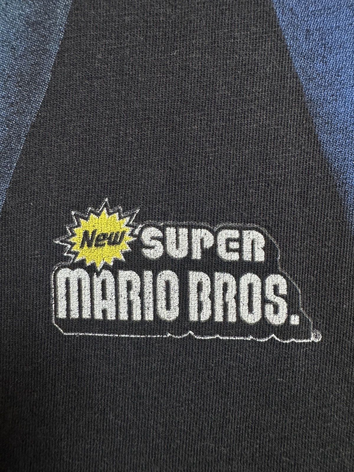 Nintendo 2006 New Super Mario Bros Luigi video game promo tee 2000s Size US M / EU 48-50 / 2 - 3 Thumbnail