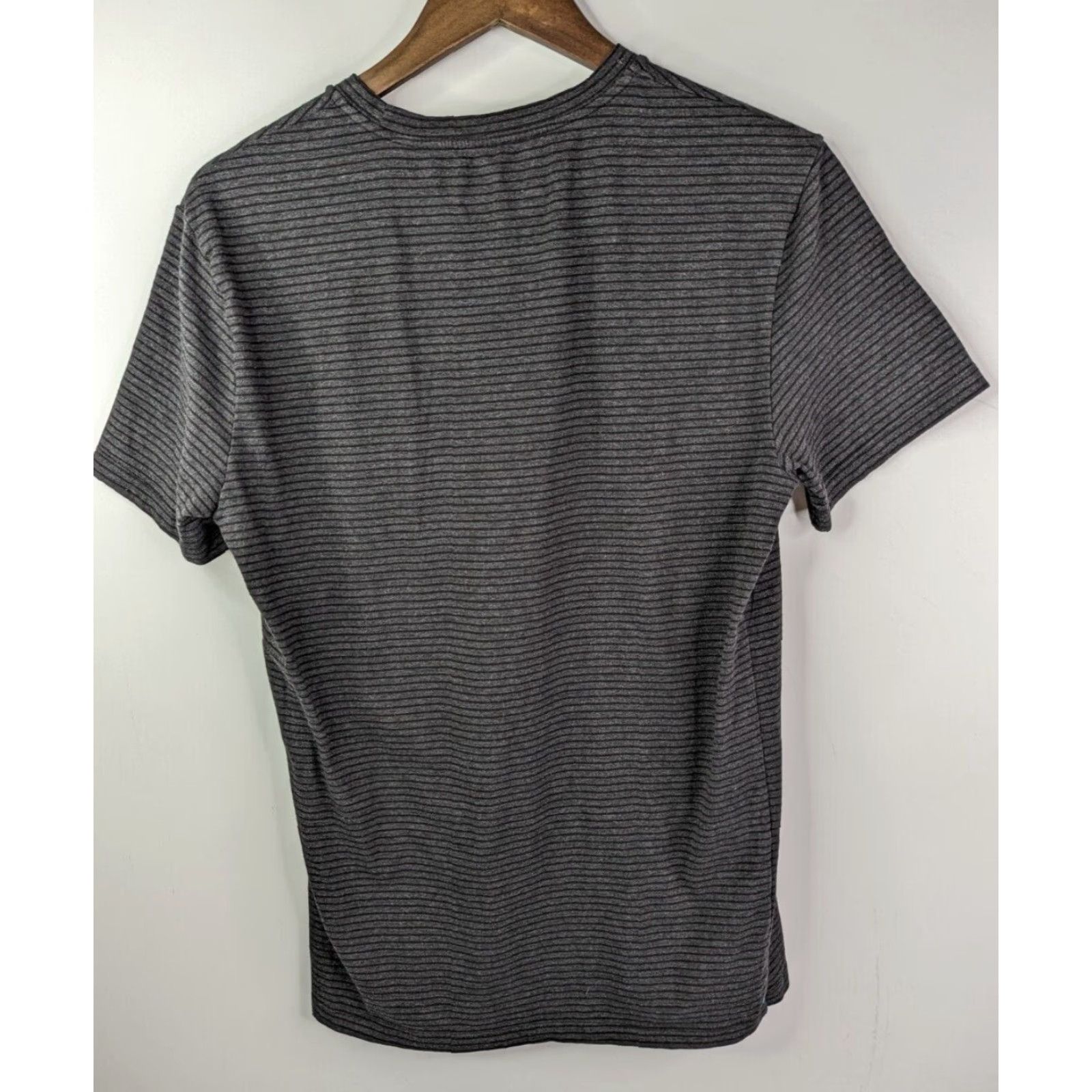 Vintage Columbia T-Shirt Men's M Short Sleeve Dark Gray Striped Crew Neck Logo Tagless Cotton Blend Size US M / EU 48-50 / 2 - 4 Thumbnail