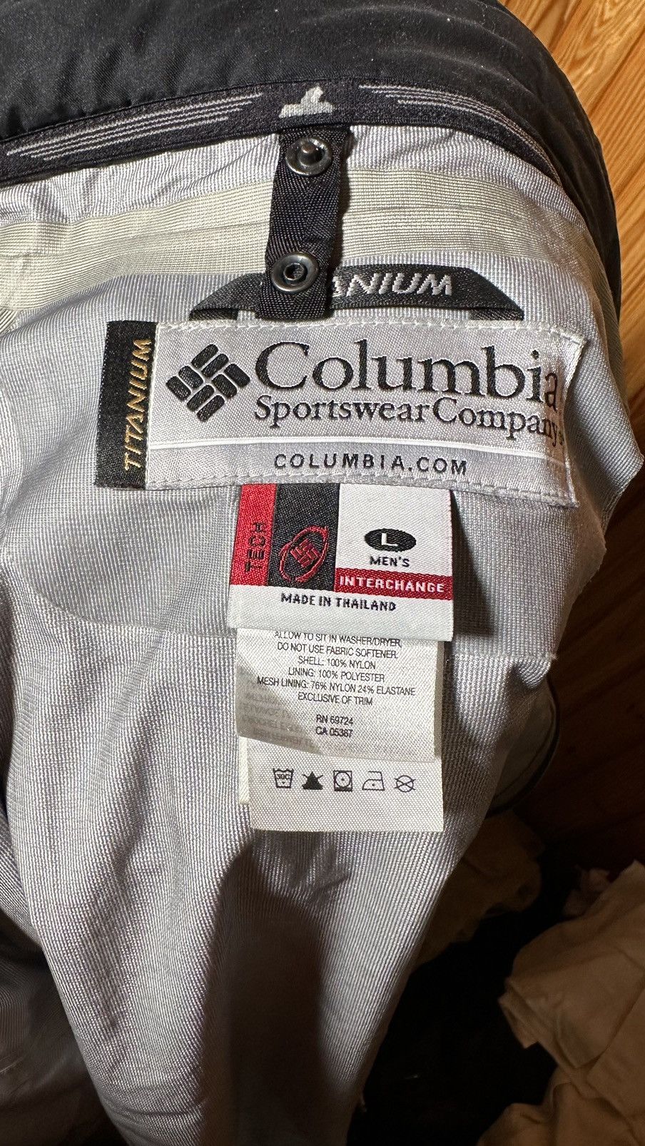 Columbia Columbia titanium omni tech gold jacket🔥