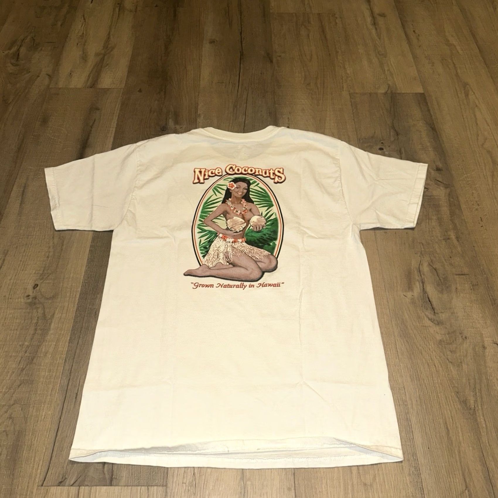 Hanes VINTAGE Pinup Girl Shirt Mens Medium White Nice Coconuts Hawaii Y2K Short Sleeve Hanes T-Shirt Couture Mens Size US M / EU 48-50 / 2 - 5 Thumbnail