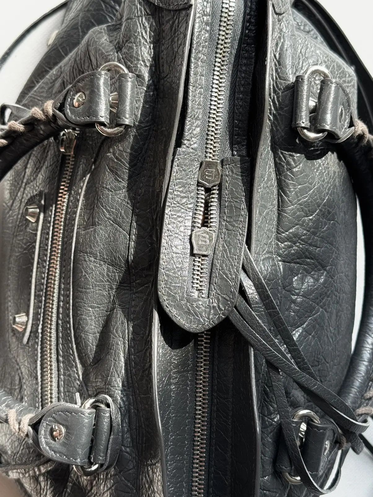 Balenciaga Vintage Balenciaga 00s City Bag Distressed Leather Handbag Size ONE SIZE - 23 Thumbnail