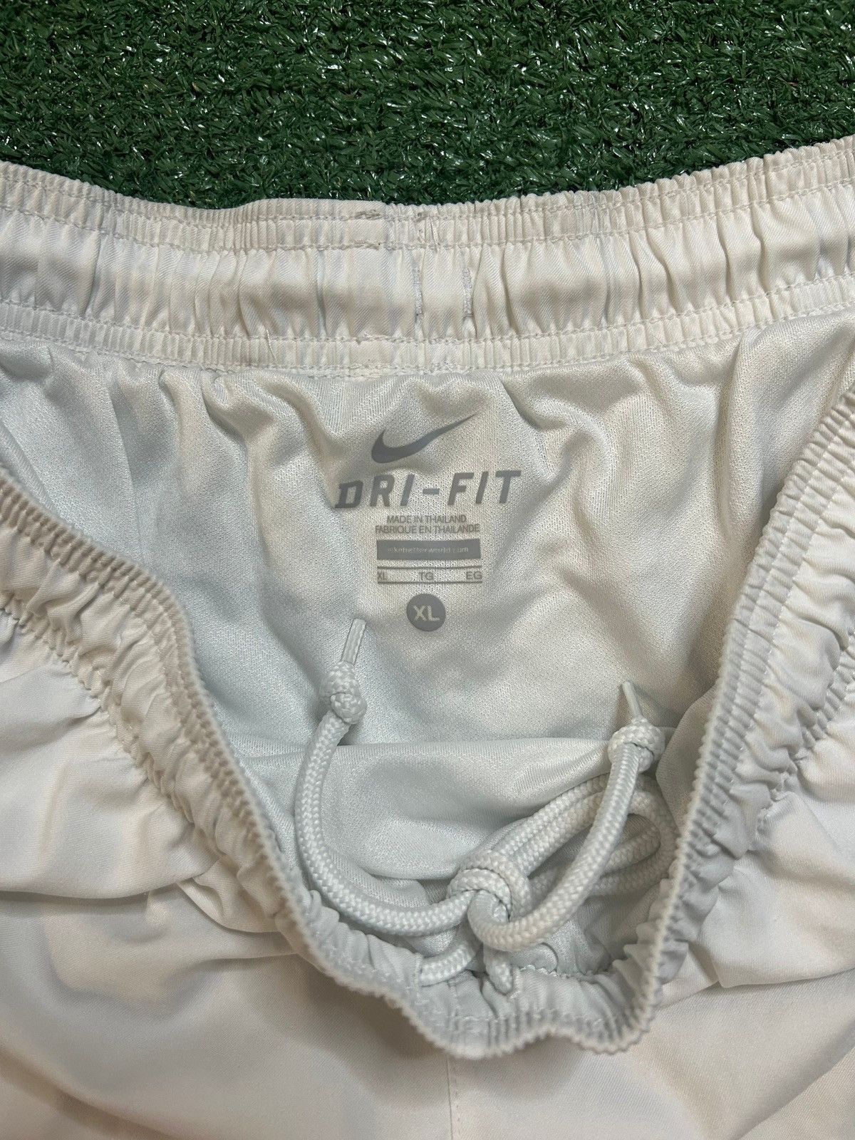 Nike Nike France 2014-2015 white soccer shorts Size US 36 / EU 52 - 4 Thumbnail
