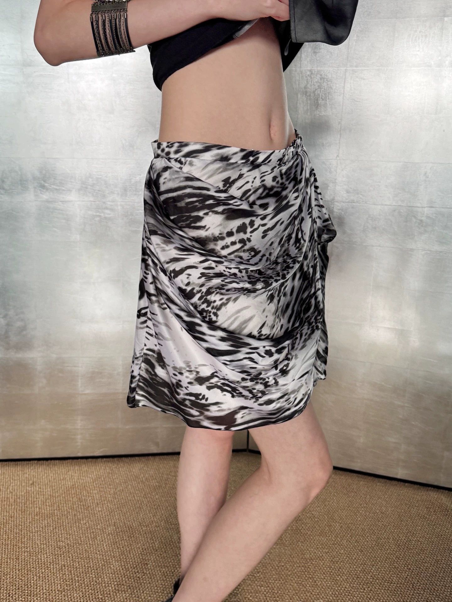 Balenciaga Balenciaga Vintage Printed Silk Pleated Skirt 38 Size 26" / US 2 / IT 38 - 3 Thumbnail