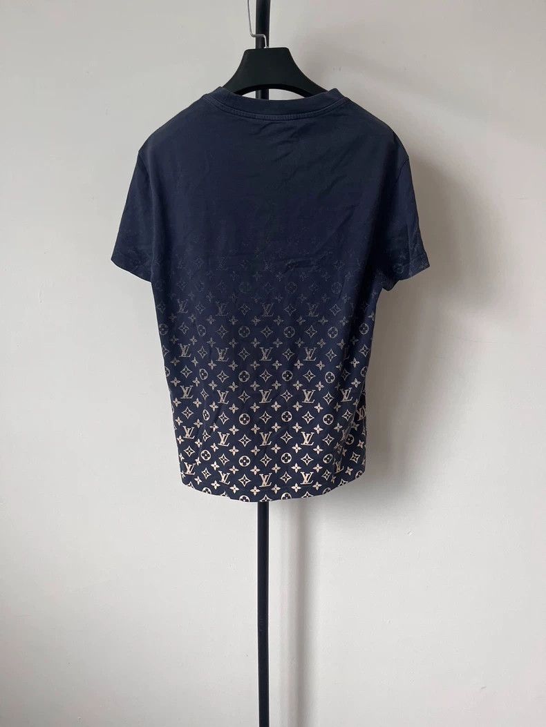 Louis Vuitton Louis Vuitton Round Neck Gradient Full Print Short Sleeve Size US XS / EU 42 / 0 - 2 Thumbnail