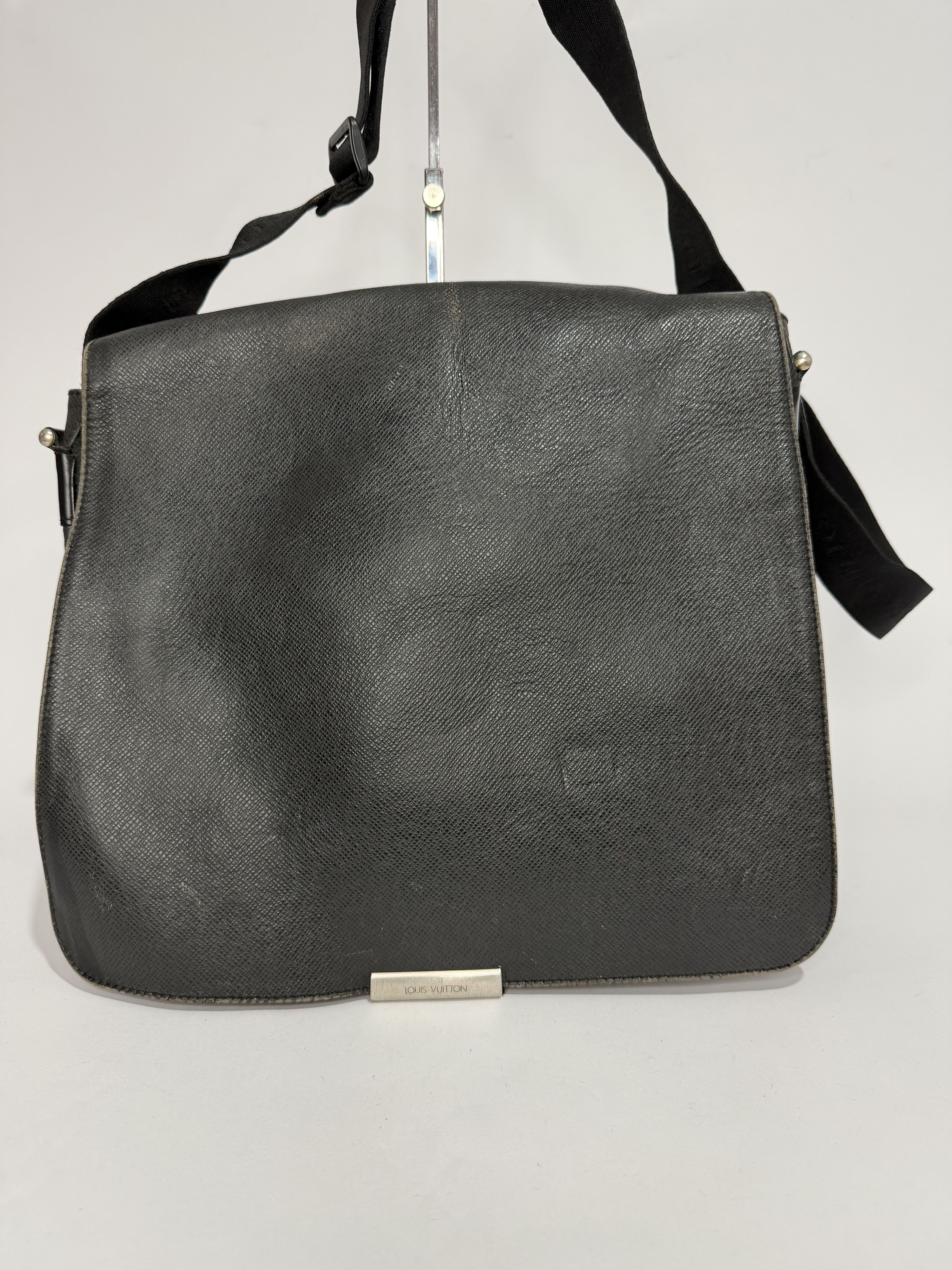 Louis Vuitton LOUIS VUITTON Black Taiga Leather Viktor Messenger Bag Size ONE SIZE - 1 Thumbnail