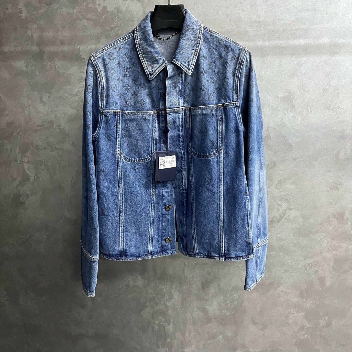Louis Vuitton louis vuitton blue gradient denim jacket Size US M / EU 48-50 / 2 - 1 Thumbnail