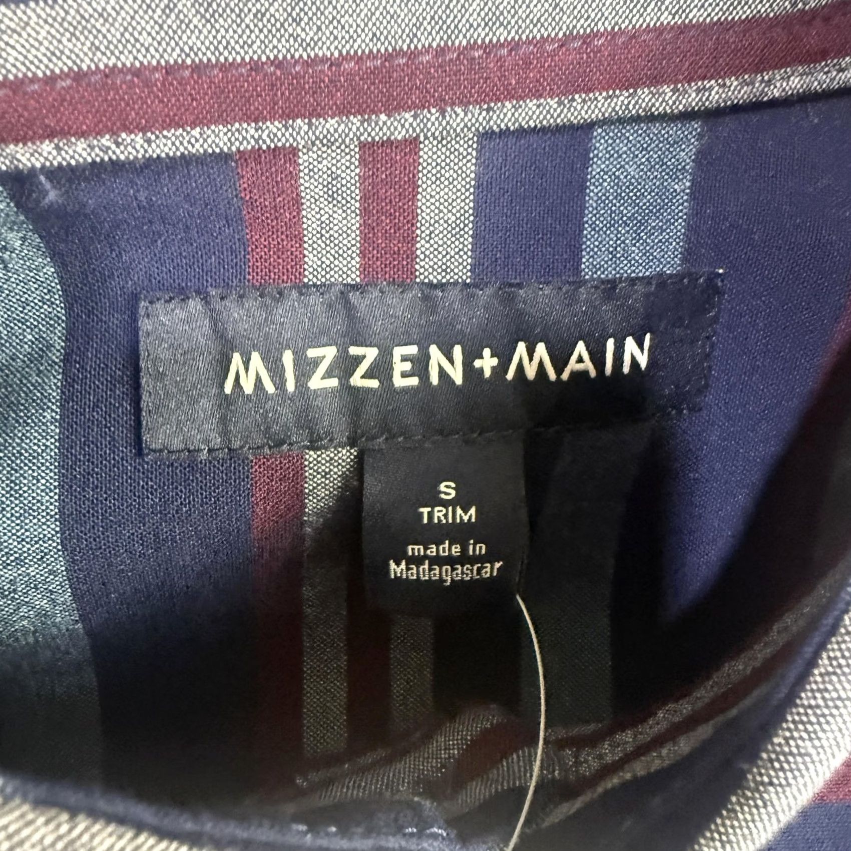 Mizzen+Main Mizzen+Main Shirt Mens S Blue Trim Fit Red Striped Performance Button Down Size US S / EU 44-46 / 1 - 6 Thumbnail