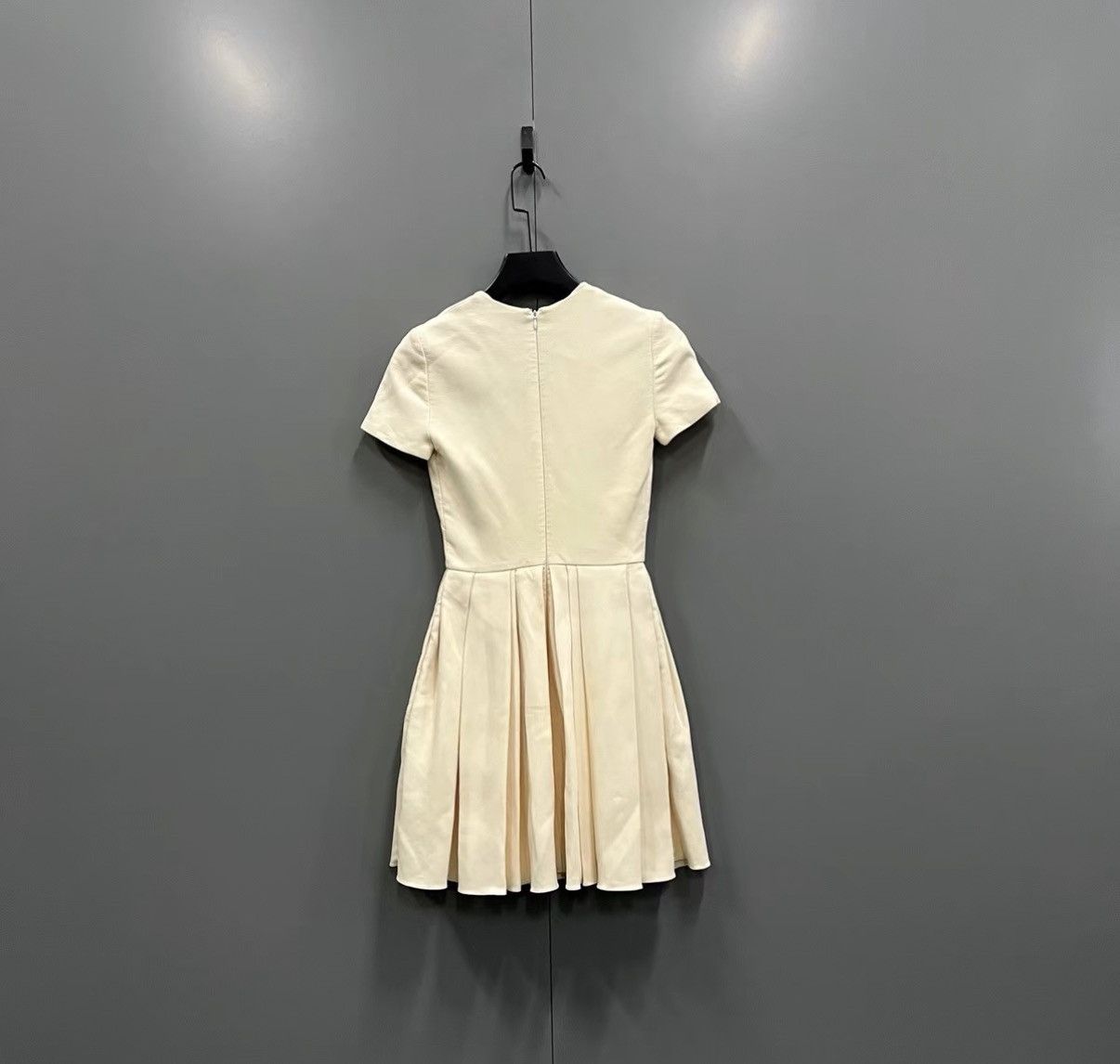 Dior Dior Beige V-neck Short-sleeve Dress J41 Size XS / US 0-2 / IT 36-38 - 2 Thumbnail