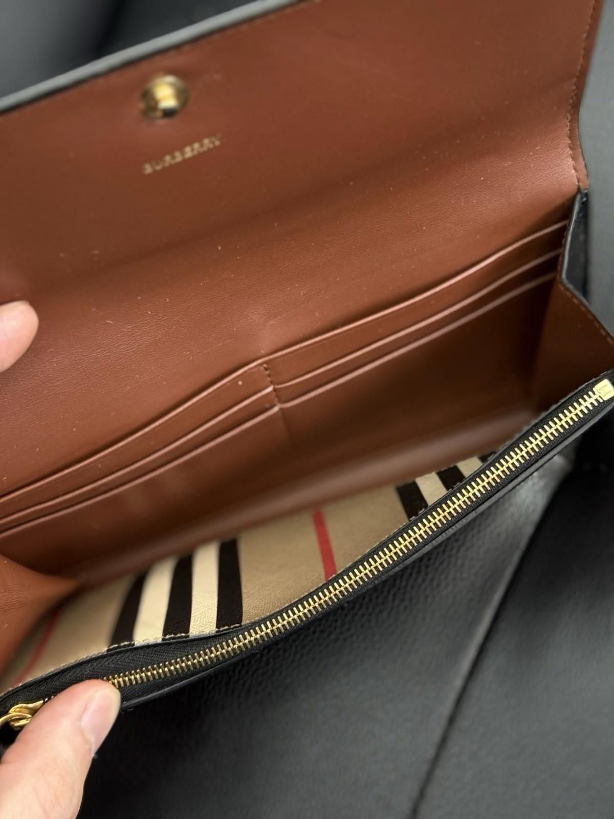 Burberry BURBERRY HALTON STRIPED LOGO CONTINENTAL WALLET CLUTCH Size ONE SIZE - 6 Thumbnail