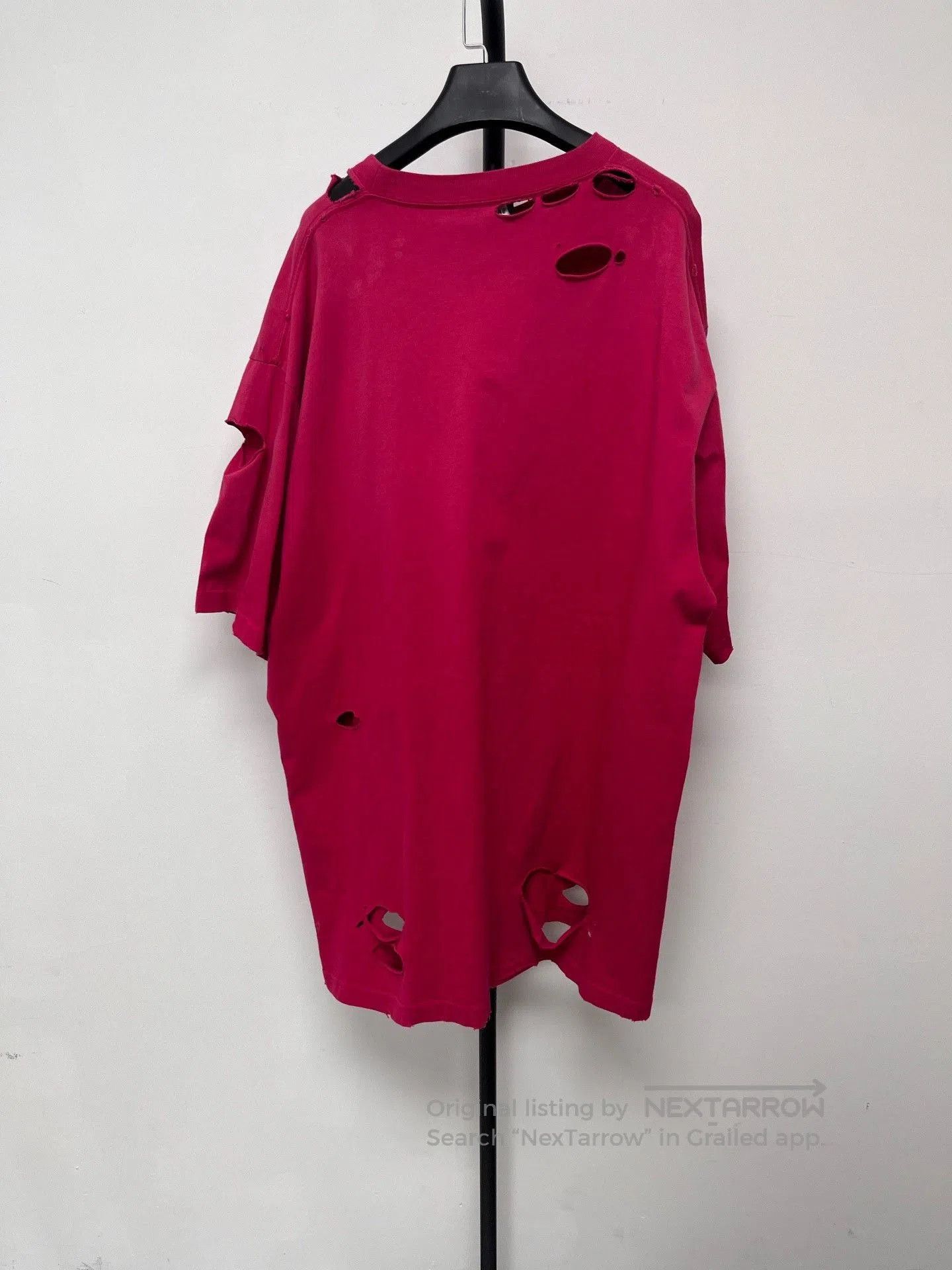 Balenciaga Balenciaga Men's Red Distressed Logo T-shirt. Size US S / EU 44-46 / 1 - 2 Thumbnail