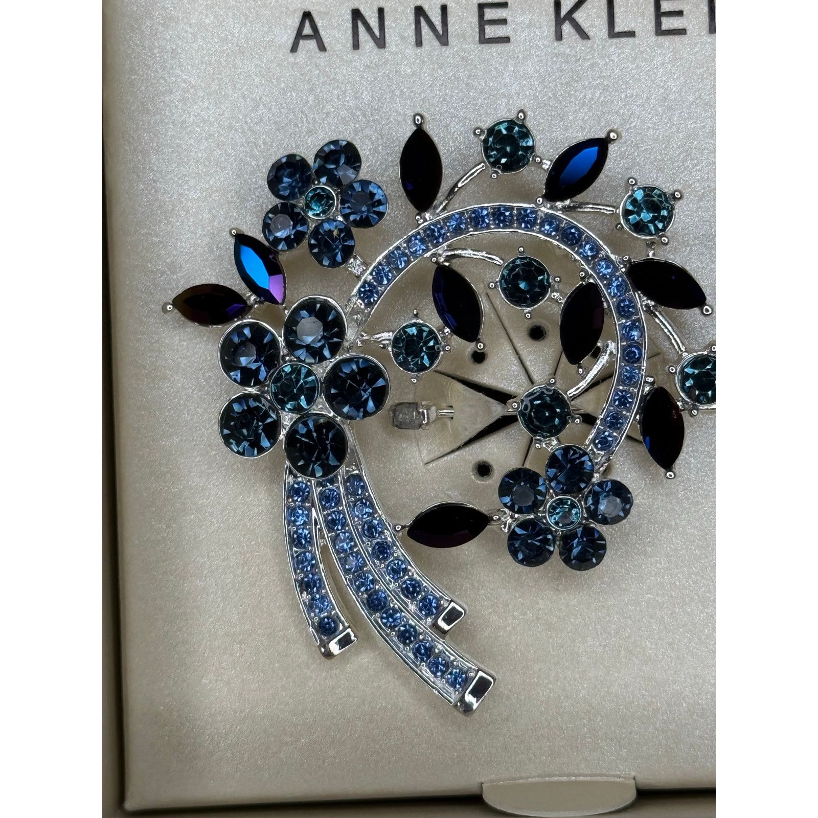 Anne Klein Anne Klein Blue Flower Cluster Arched Pin | NWT Size ONE SIZE - 2 Thumbnail