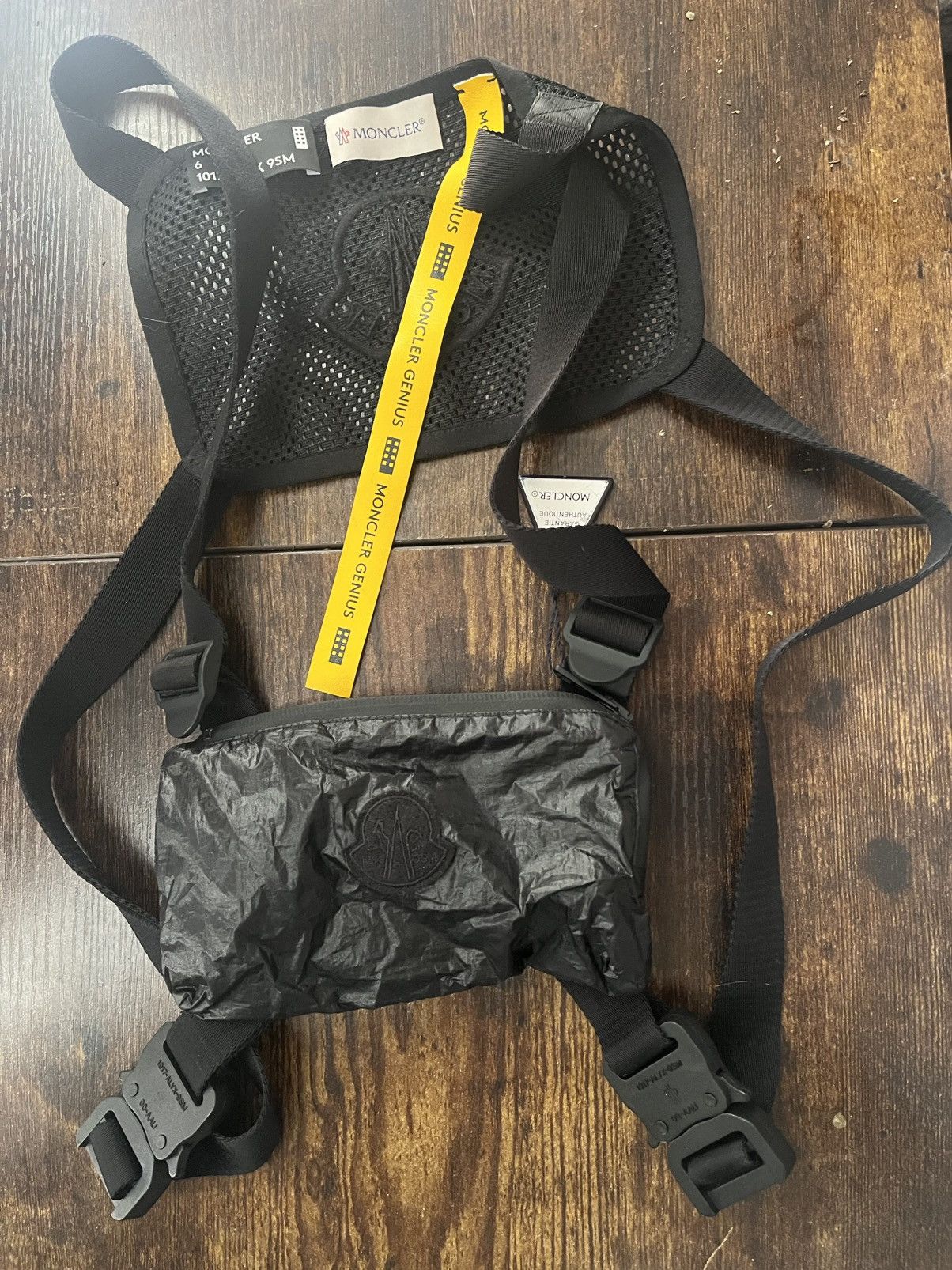 1017 ALYX 9SM × Moncler Genius Black Hand Warmer Vest Pouch Size ONE SIZE - 4 Thumbnail