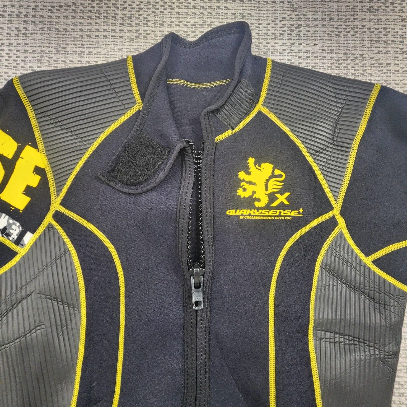 Quaksense X Jacket Mens Small Black Yellow Full Zip Wetsuit Neoprene Surf Top