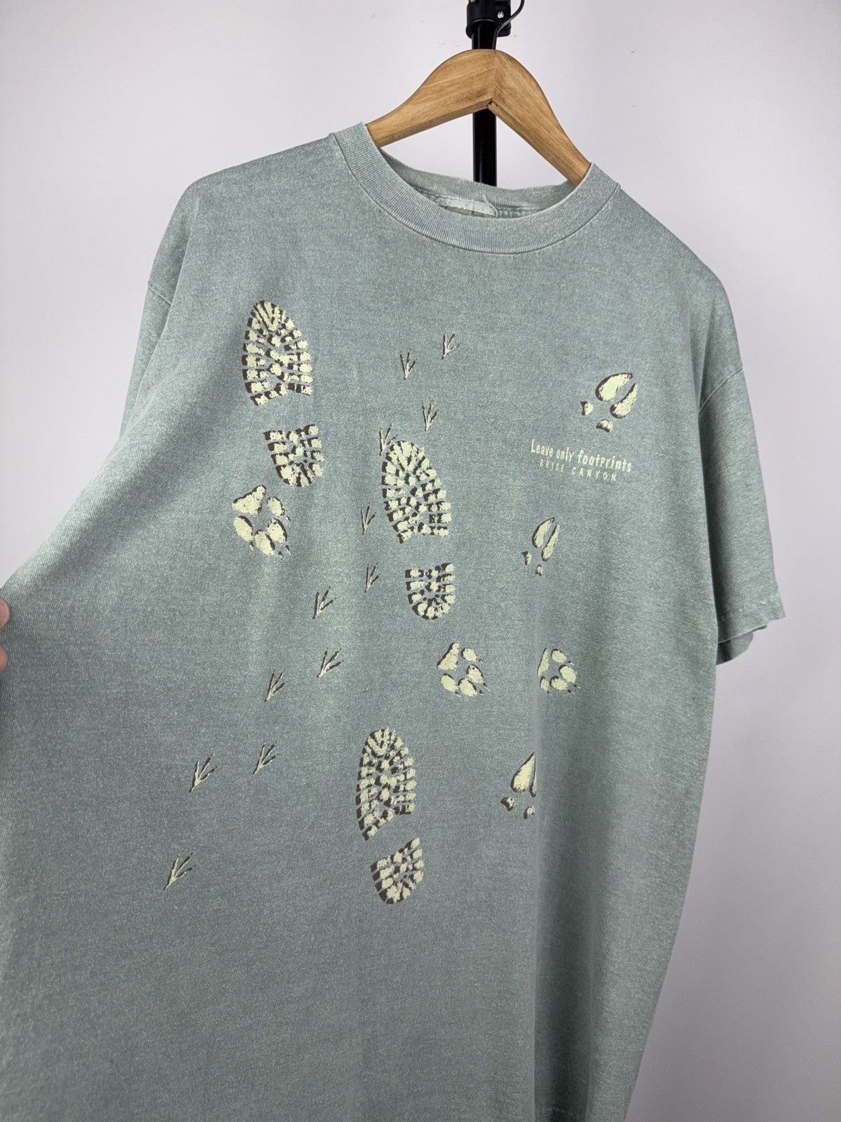 Vintage Vintage 90s USA Leave only footprints BRYCE CANTON T-Shirt Size US L / EU 52-54 / 3 - 3 Thumbnail