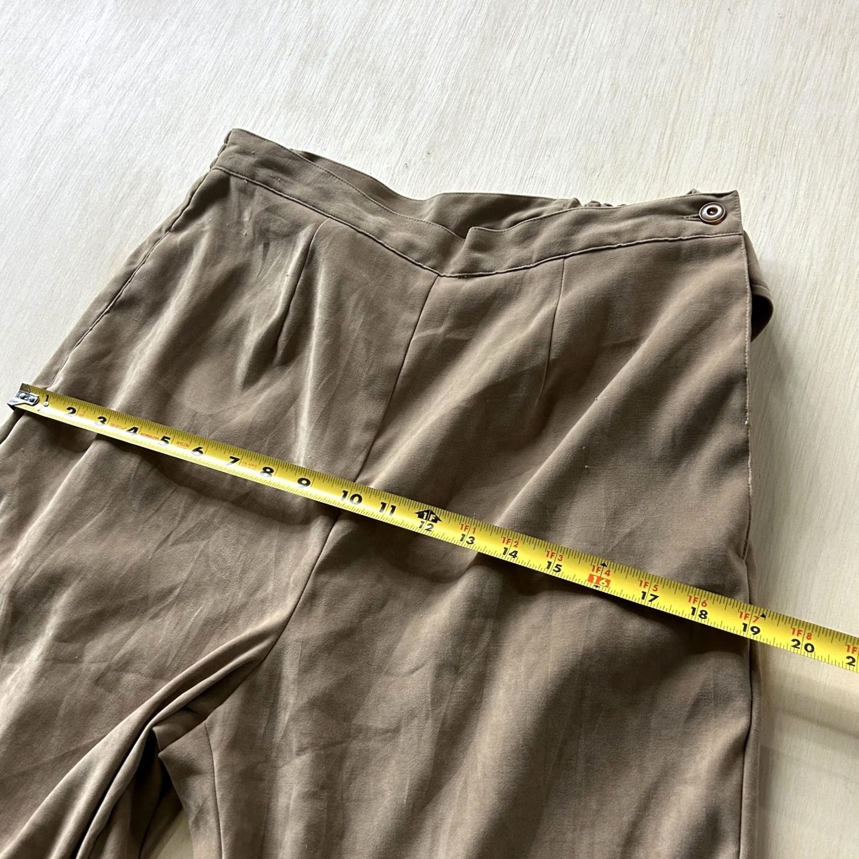Vintage Sag Harbor Dress Pants Womens 12 Beige Straight Leg Elastic Waist Stretch Career Pants Women Straight Leg Beige 12 Mens? Wait; this is not right. Size 34" / US 12 / IT 48 - 6 Thumbnail