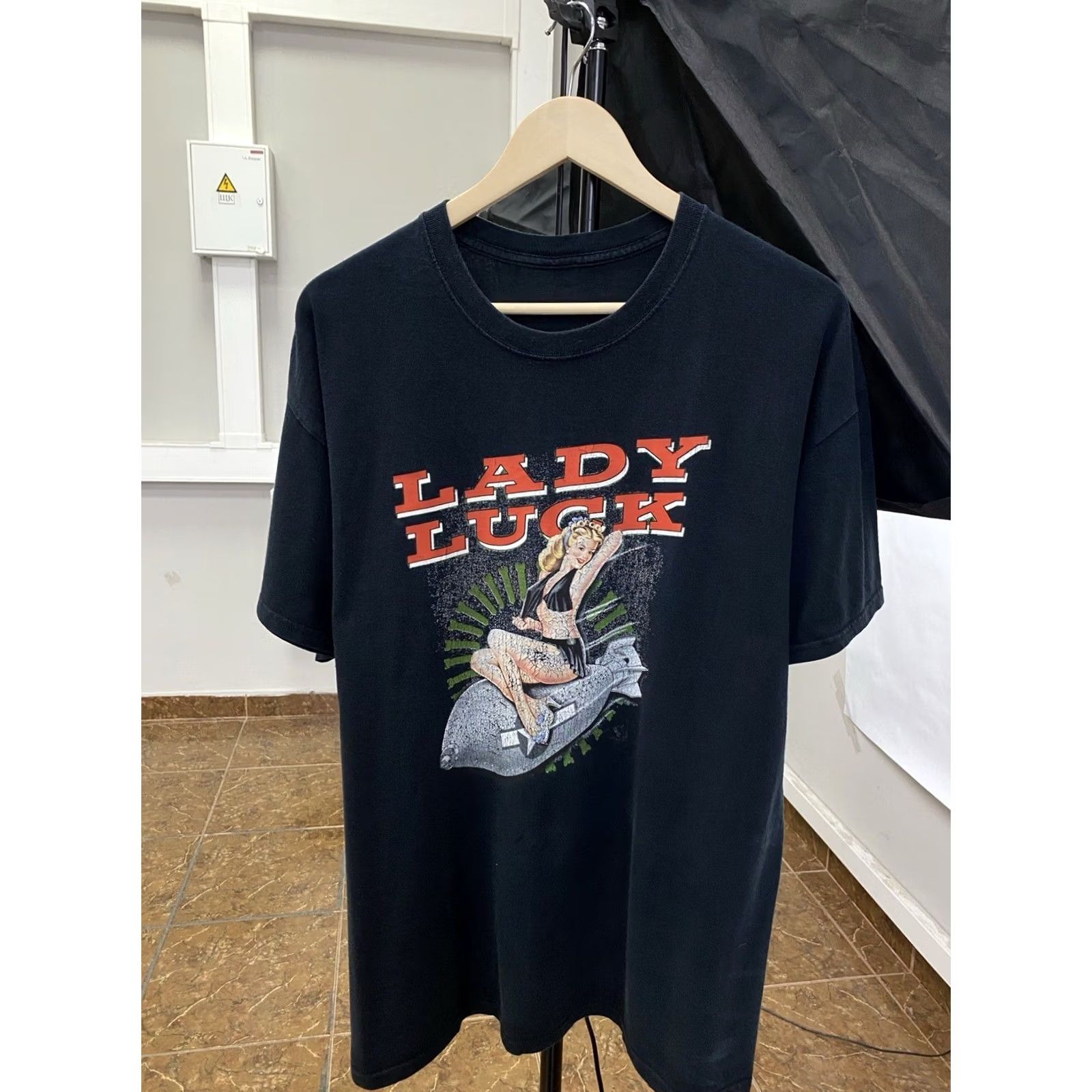 Gildan VINTAGE 90s Lady Luck single stitch T-Shirt XL Black Mens Shirt Size US XL / EU 56 / 4 - 2 Thumbnail