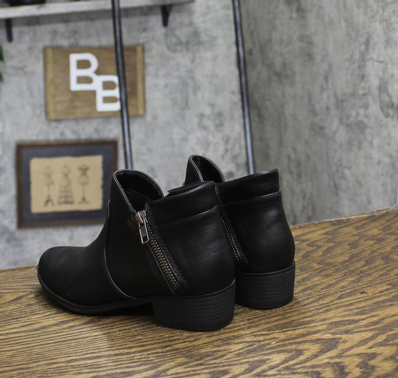 Other New Sun + Stone Leather Ankle Boots 10017856000 Black 5m Size US 5 / IT 35 - 2 Thumbnail