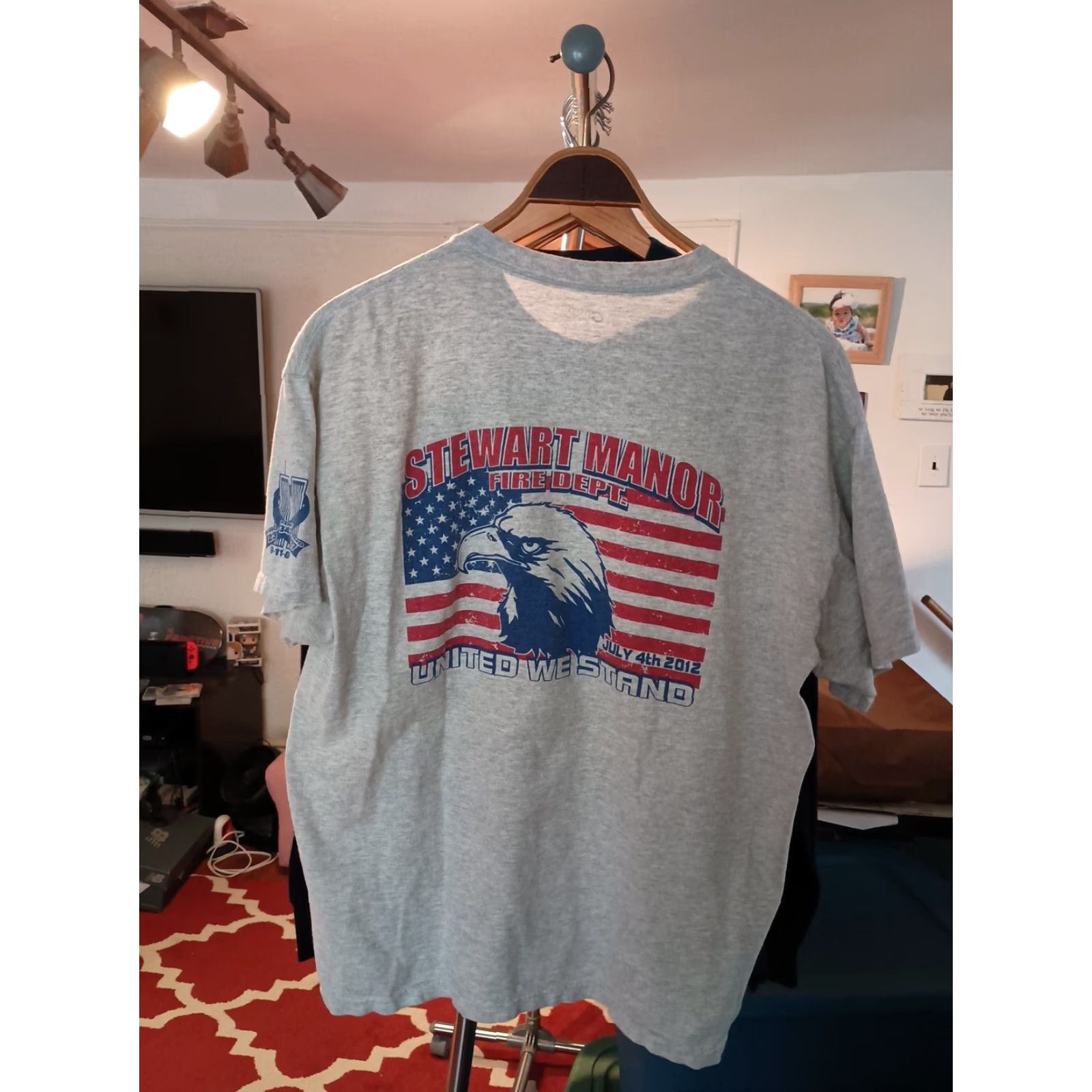 Port & Company VINTAGE Official Stuart Manor Long Island New York Fire Department Barbecue T-Shirt Men XL Gray 911 Sleeve Print Port & Company Size US XL / EU 56 / 4 - 5 Thumbnail