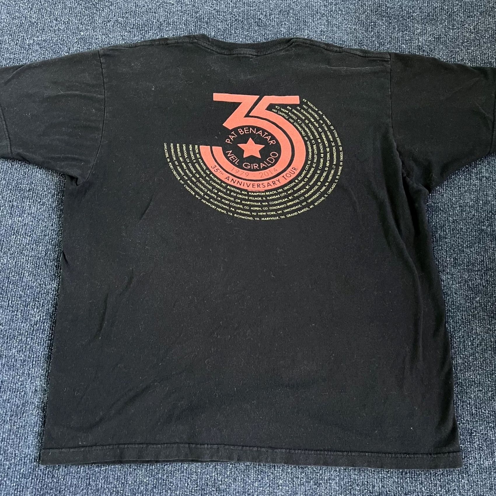 Tultex Pat Benatar & Neil Giraldo Band Shirt Mens Large Black 35th Anniversary Tour Shirt Size US L / EU 52-54 / 3 - 2 Thumbnail