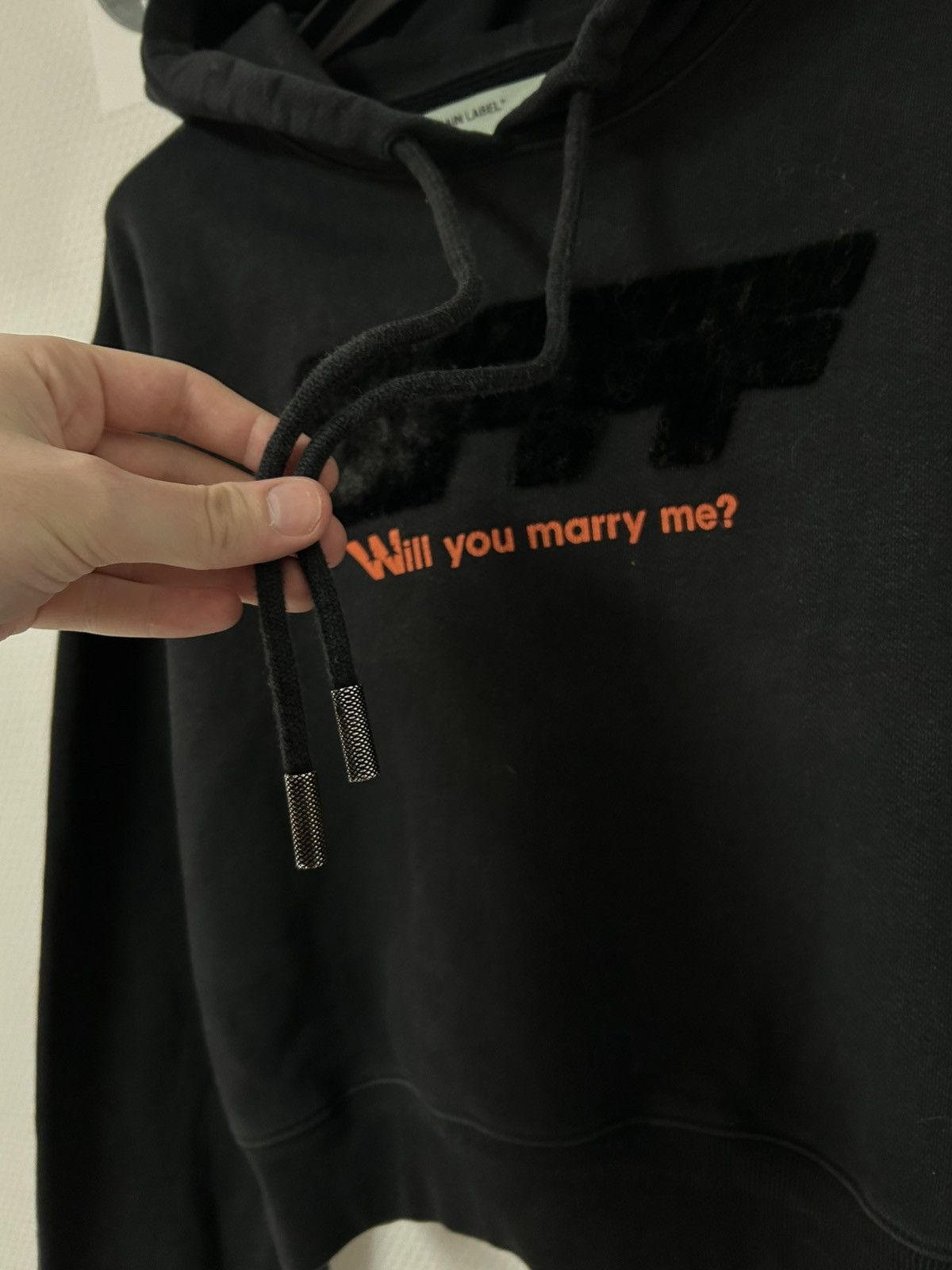Off-White FW2018 “Will You Marry Me?” Cropped Hoodie Size US XS / EU 42 / 0 - 3 Thumbnail