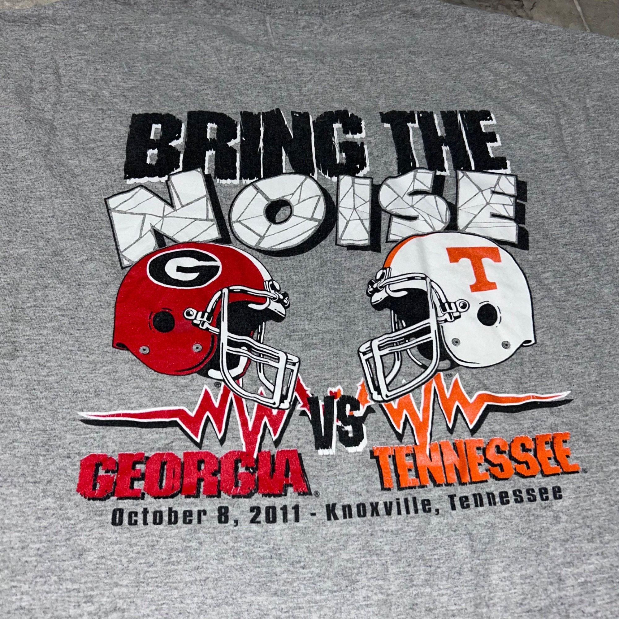 NCAA Vintage/Y2K Style Georgia Vs Tennessee Shirt Size US XL / EU 56 / 4 - 5 Thumbnail