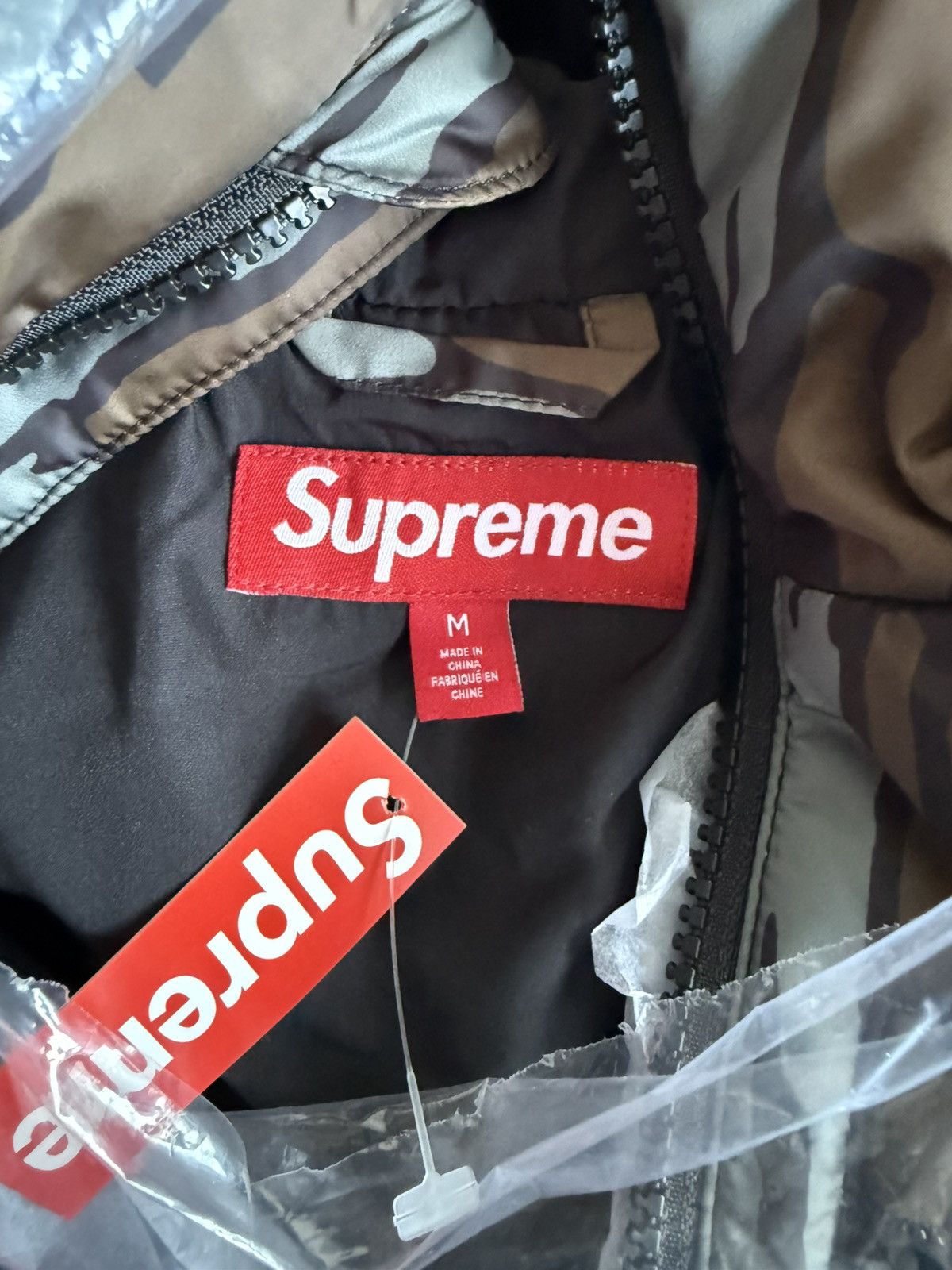 Supreme SUPREME WINDSTOPPER® INSULATED HOODED JACKET CAMO SIZE M Size US M / EU 48-50 / 2 - 5 Thumbnail