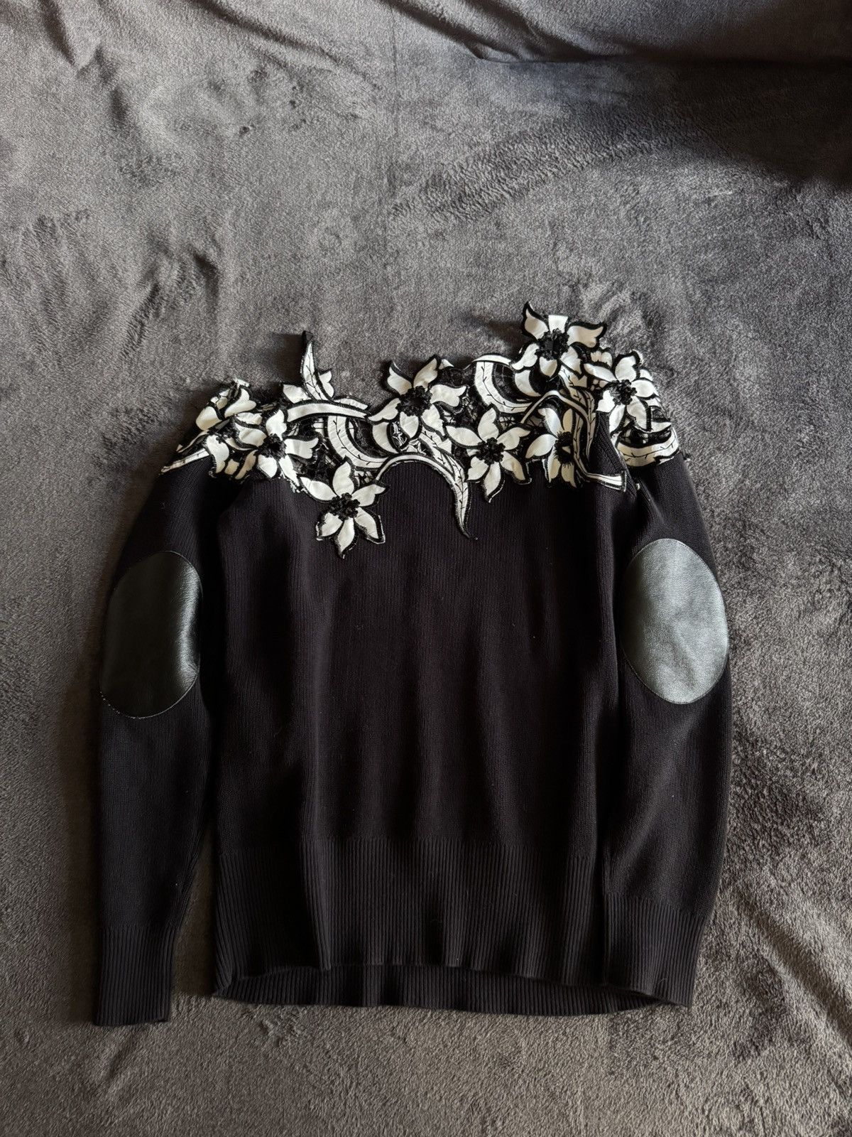Sacai Sacai Black & White Floral sweaters RARE japanesse brand Size S / US 4 / IT 40 - 15 Thumbnail