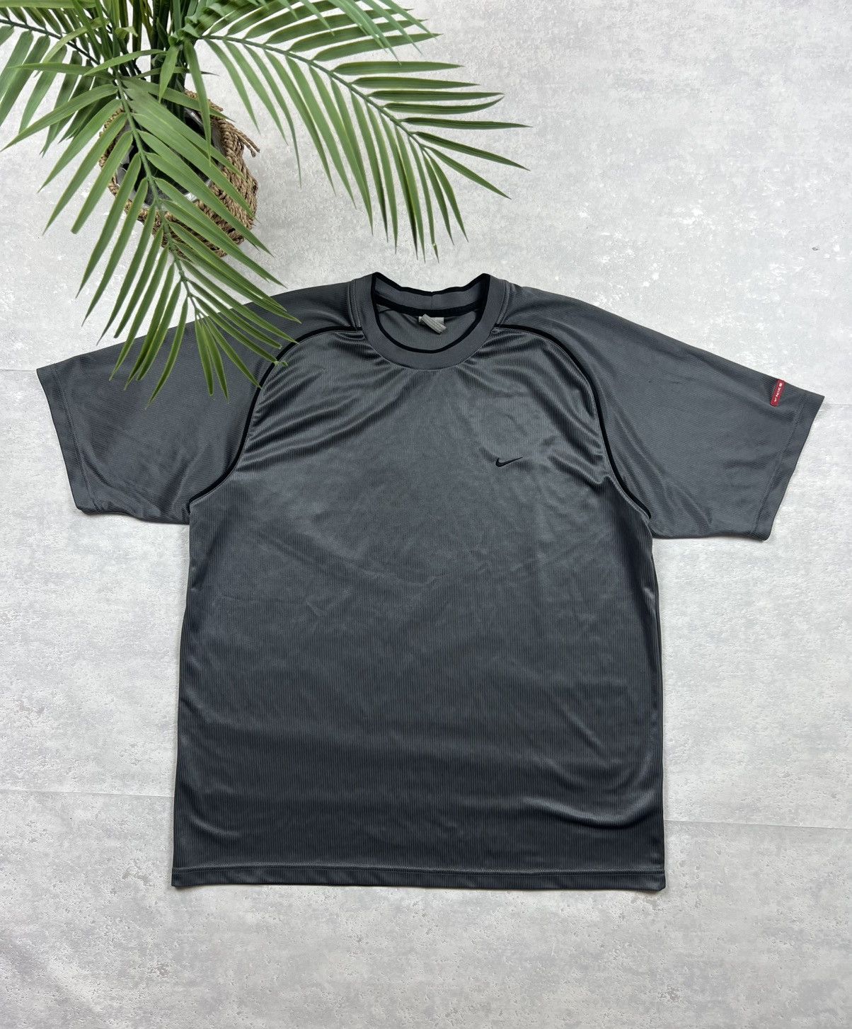 Nike 90s Nike Swoosh Vintage Y2K Oversized Retro Tee T-Shirt Size US XL / EU 56 / 4 - 1 Thumbnail