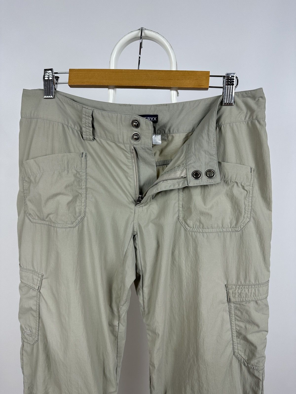 Arc'teryx Vintage Arcteryx Nylon Light Grey Cargo Pants Travis Style Size US 31 - 12 Thumbnail